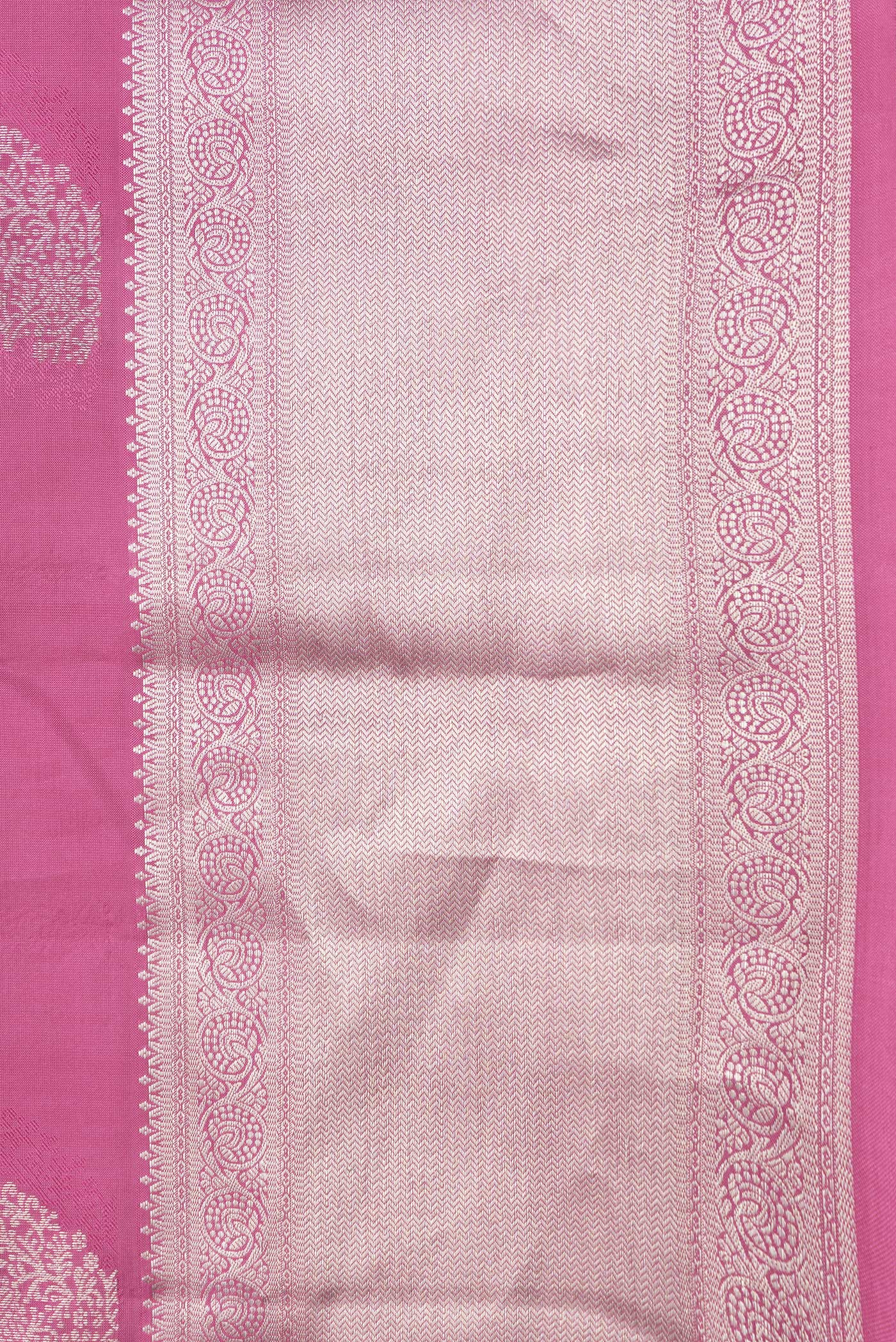 Border image of Pink Dual Tone Kanchipuram Silk Saree with Zari Butta on the body and Zari Border. 