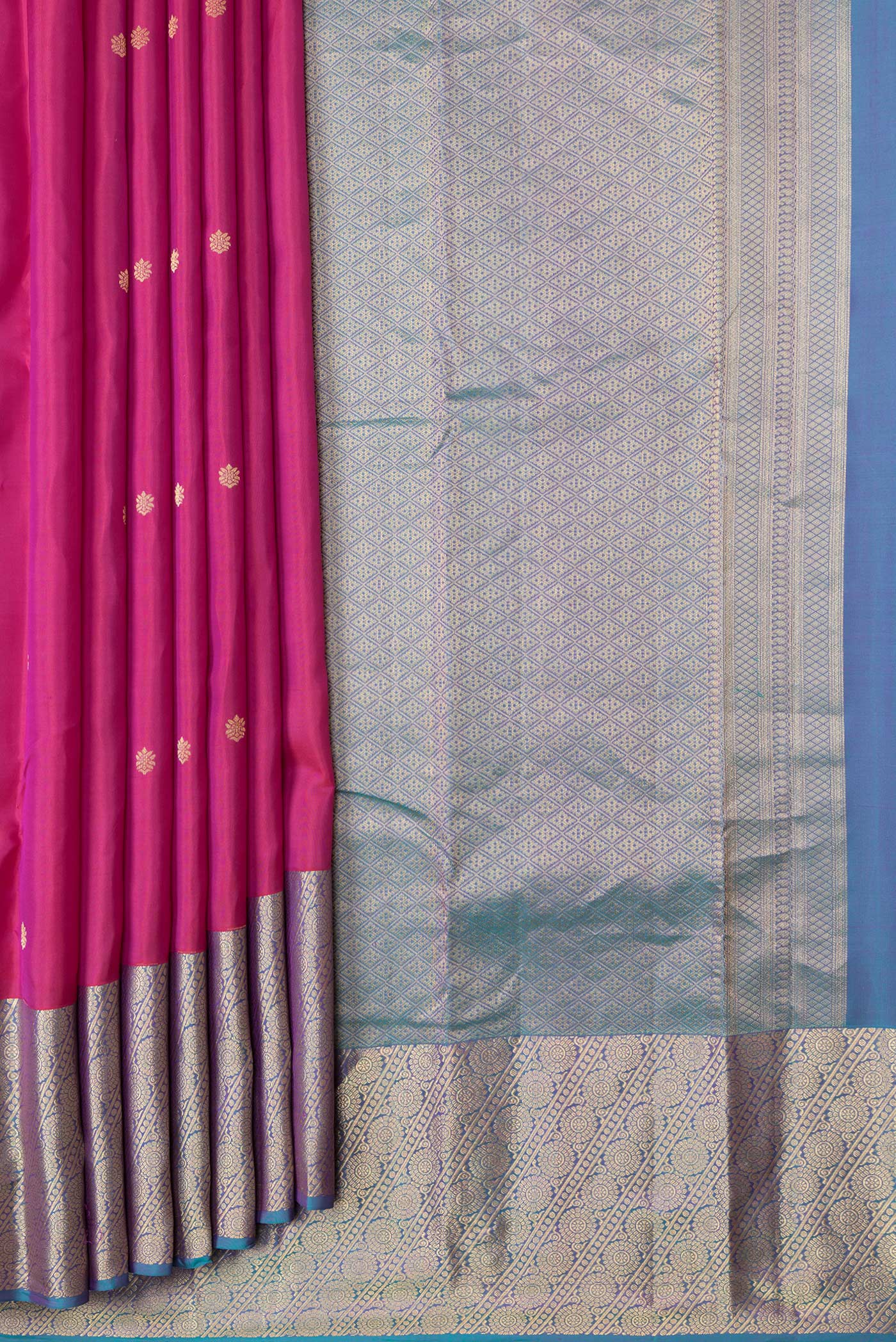 Pleats and pallu of Pink Dual Tone Kanchipuram Silk Saree with Zari Butta on the body and Zari Border. 