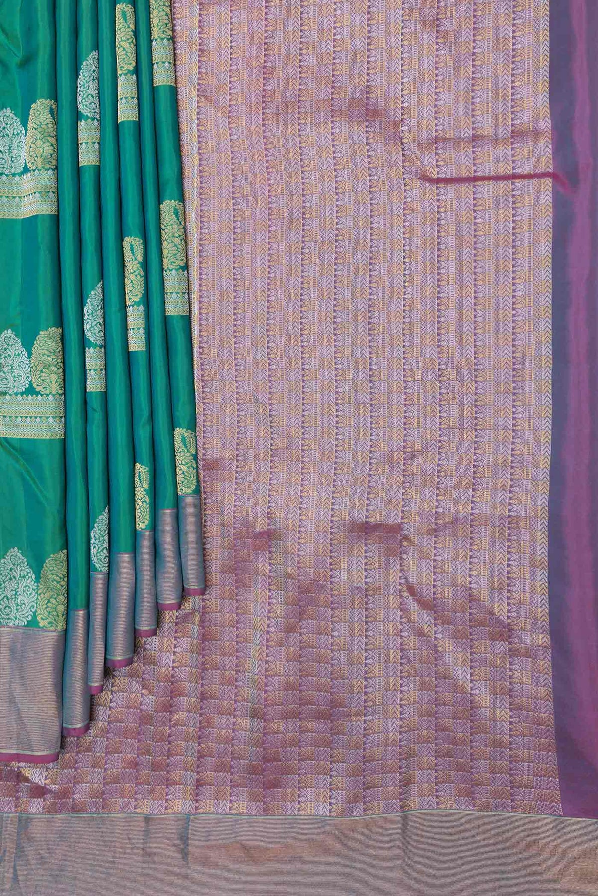 Pleats and pallu of Green Dual Tone Kanchipuram Saree with Zari Butta on the body and Zari Border