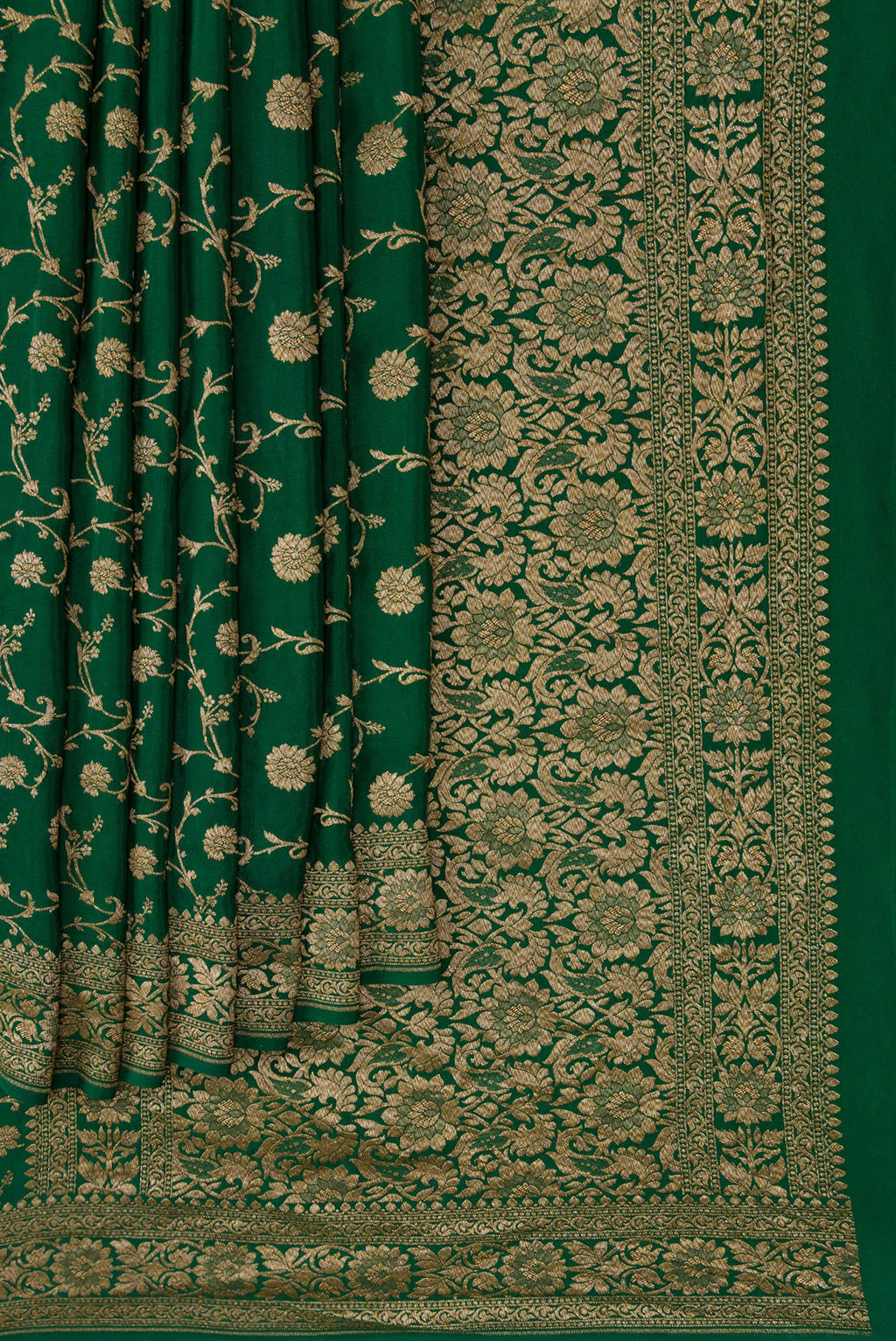 Pleats and pallu of Bottle Green Dual Tone Mysore Georgette Saree with Zari Brocade on the body and Zari Border. 