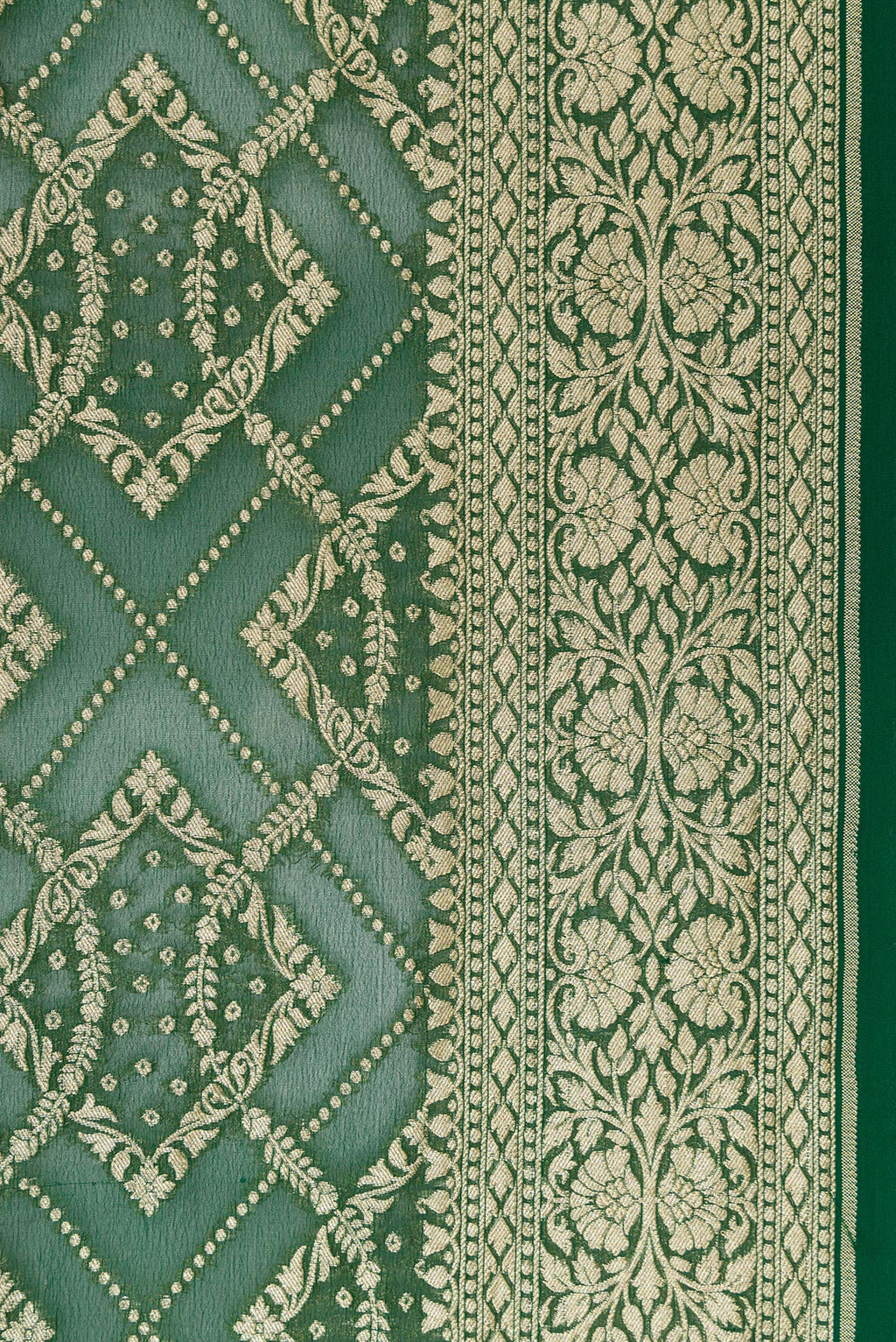 Border image of Bottle Green Dual Tone Banarasi Georgette Saree with Zari Brocade on the body and Zari Border. 