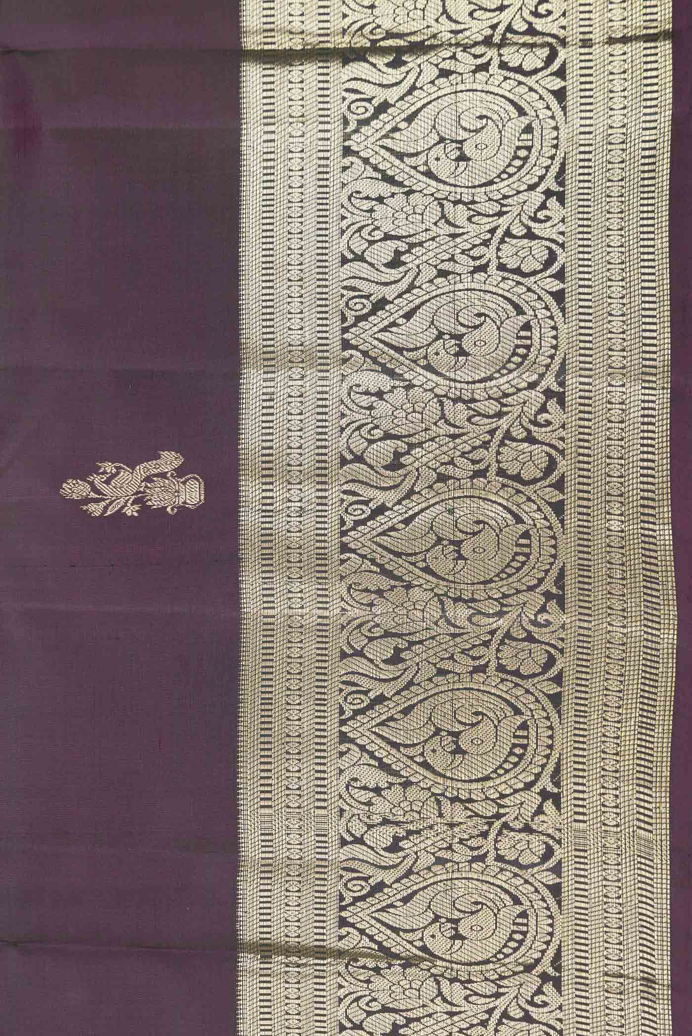 Border image of Mehandi Green Dual Tone Kanchipuram Saree with Zari Butta on the body and Zari Border