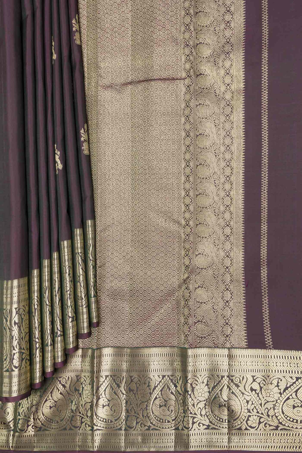 Pleats and pallu of Mehandi Green Dual Tone Kanchipuram Saree with Zari Butta on the body and Zari Border