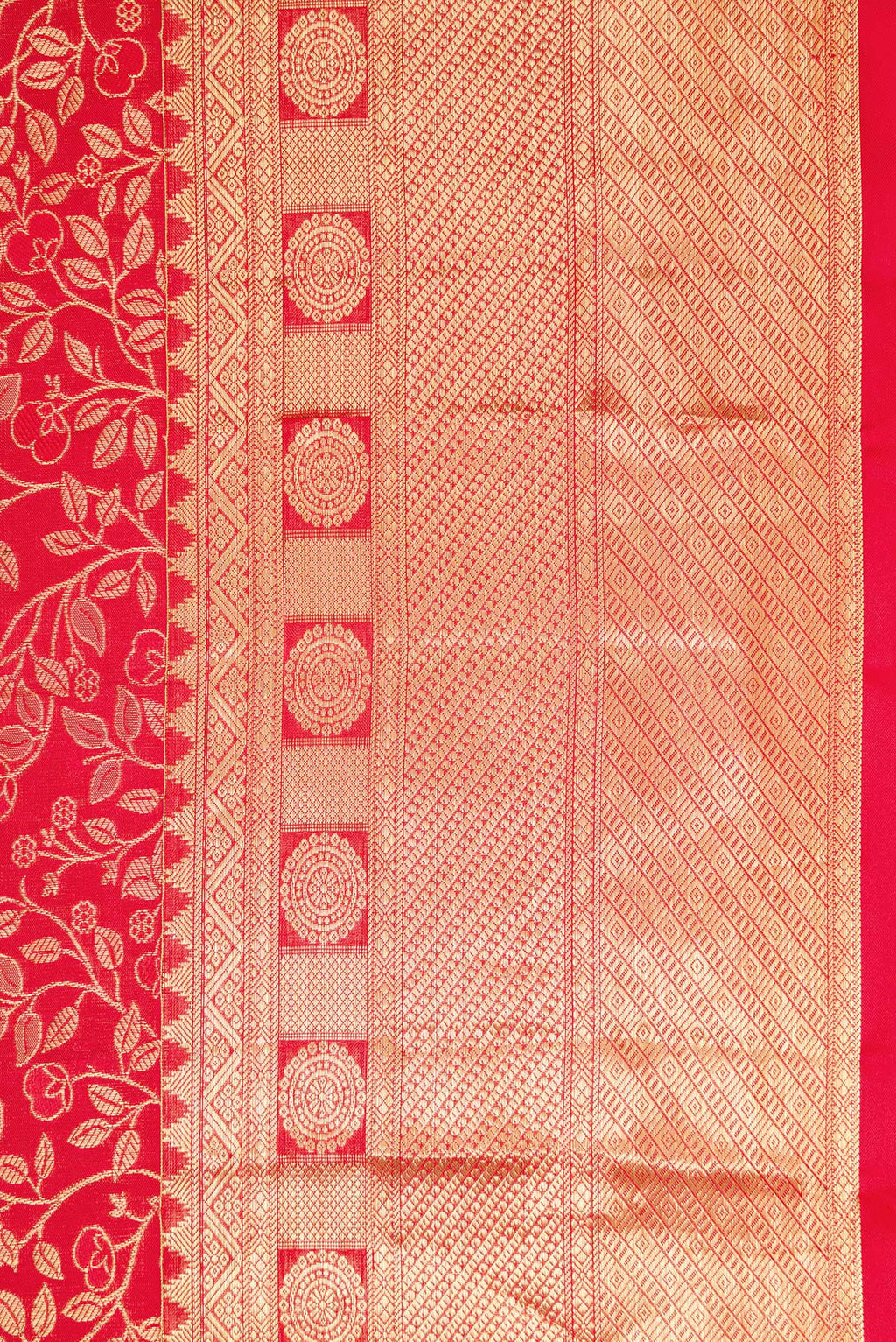 Border image of Red Dual Tone Kanchipuram Silk Saree with Zari Brocade on the body and Zari Border. 
