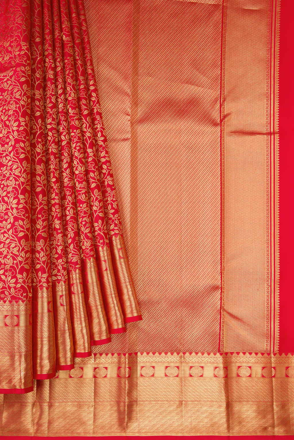 Pleats and pallu of Red Dual Tone Kanchipuram Silk Saree with Zari Brocade on the body and Zari Border. 