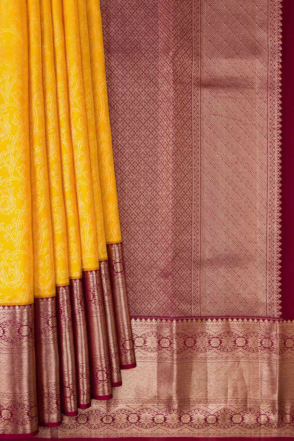 Pleats and pallu of Yellow Dual Tone Kanchipuram Silk Saree with Zari Brocade on the body and Zari Border. 