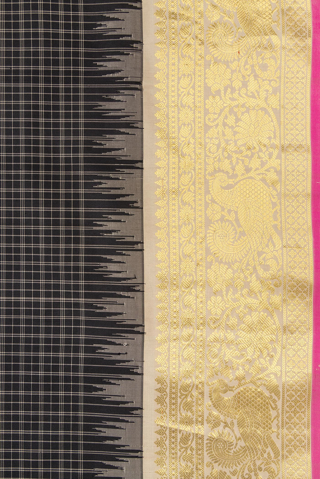 Border image of Black Dual Tone Gadwal Silk Saree with Checked design on the body and Temple Border. 