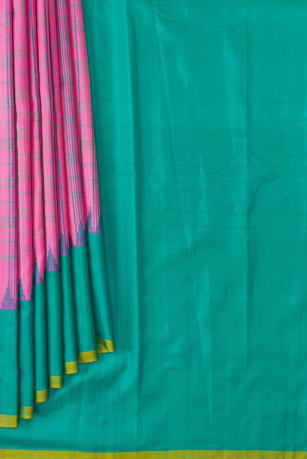 Pleats and pallu of Pink Dual Tone Gadwal Silk Saree with Checked design on the body and Temple Border. 