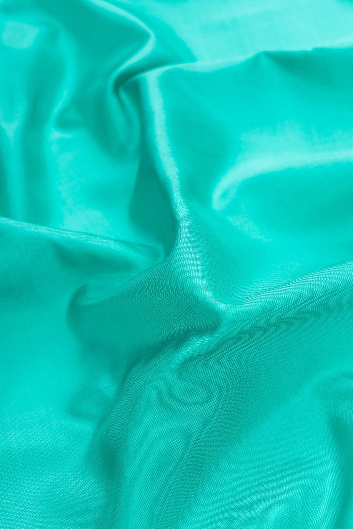 Close up of Sea Green Dual Tone Gadwal Silk Saree with Plain Body and Temple Border.  displaying folds