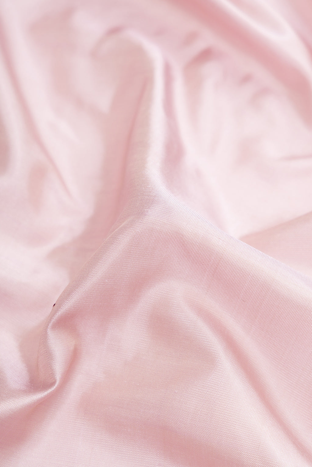 Close up of Lilac Dual Tone Gadwal Silk Saree with Plain Body and Zari Border.  displaying folds