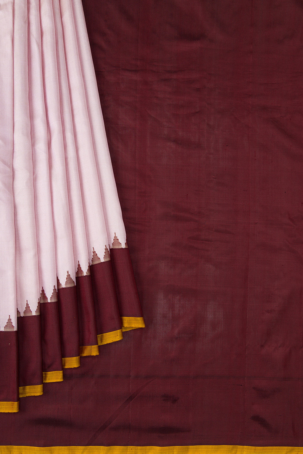 Pleats and pallu of Lilac Dual Tone Gadwal Silk Saree with Plain Body and Zari Border. 