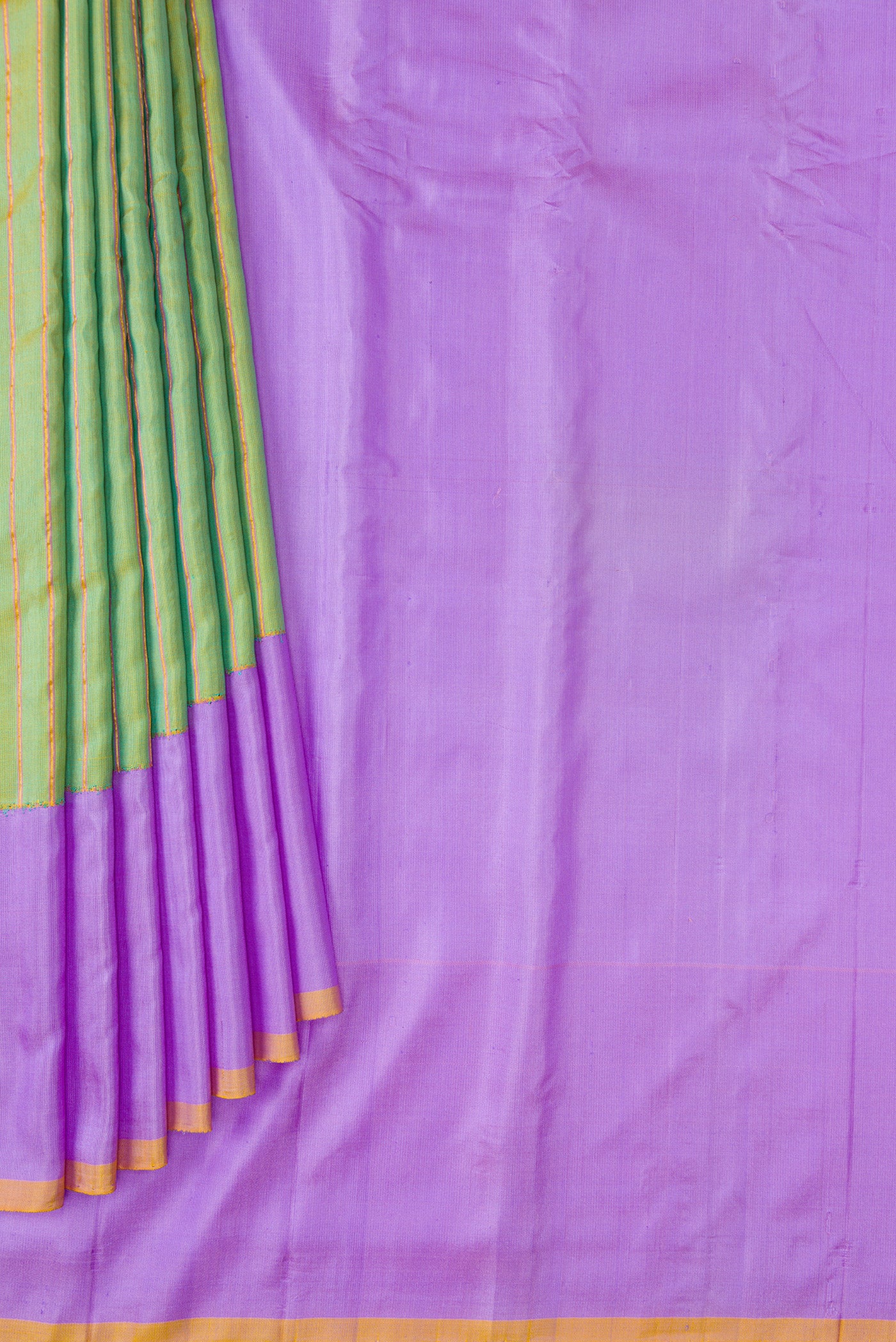 Pleats and pallu of Green Dual Tone Gadwal Silk Saree with Stripes on the body and Plain Border. 