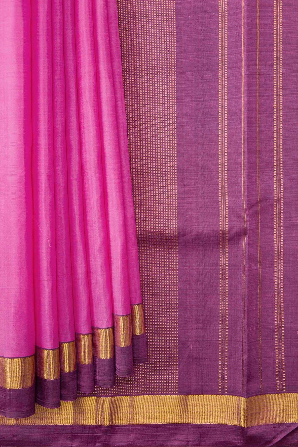 Pleats and pallu of Pink Dual Tone Kanchipuram Silk Saree with Plain Body and Zari Border