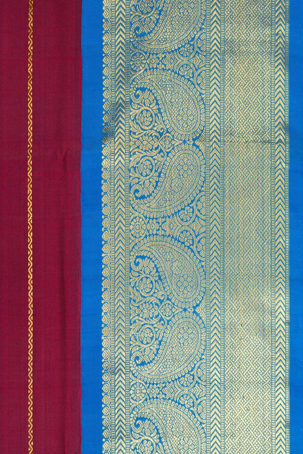 Border image of Pure Silk Pure Zari Maroon Dual Tone Kanchipuram Nine Yards Saree with Stripes on the body and Zari Border. 