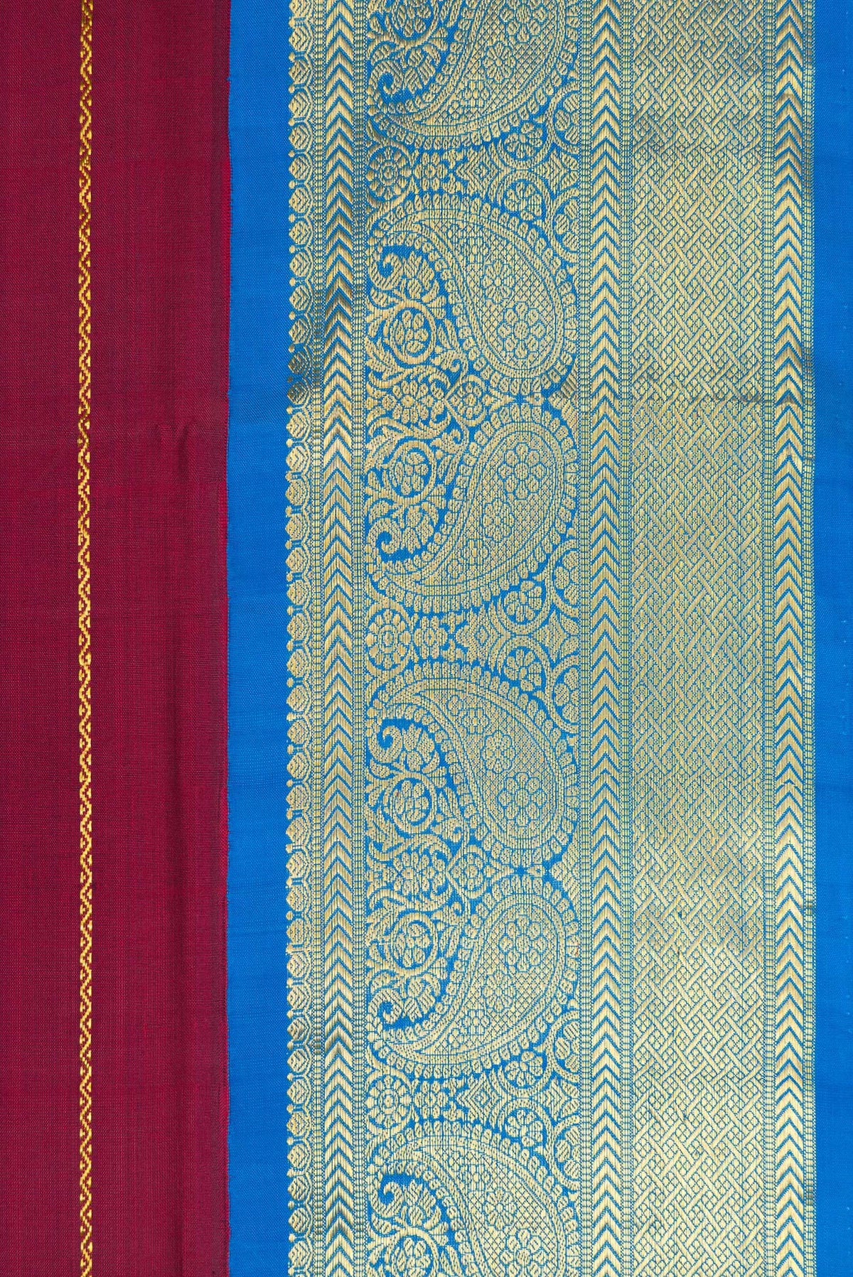 Border image of Pure Silk Pure Zari Maroon Dual Tone Kanchipuram Nine Yards Saree with Stripes on the body and Zari Border. 