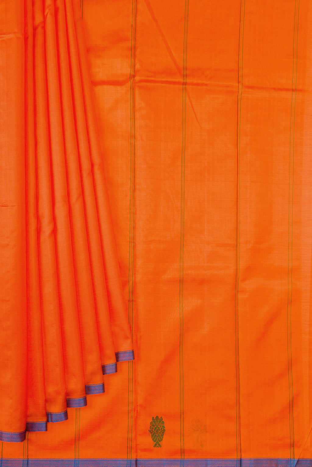 Pleats and pallu of Orange Dual Tone Kanchipuram Silk Saree with Plain Body and Thread Border. 