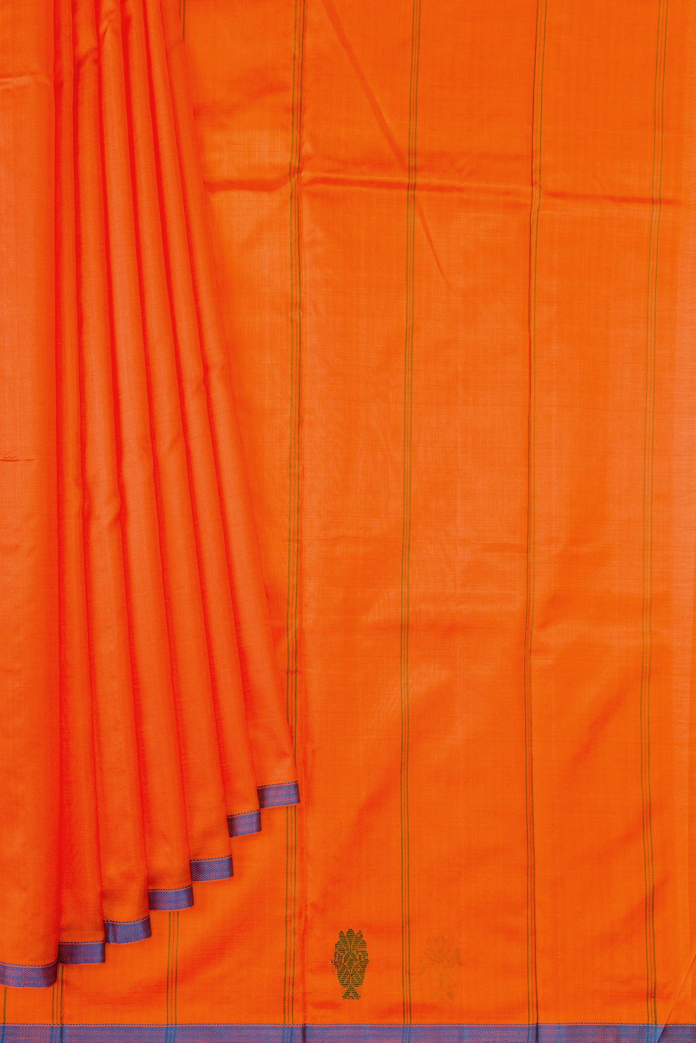 Pleats and pallu of Orange Dual Tone Kanchipuram Silk Saree with Plain Body and Thread Border. 