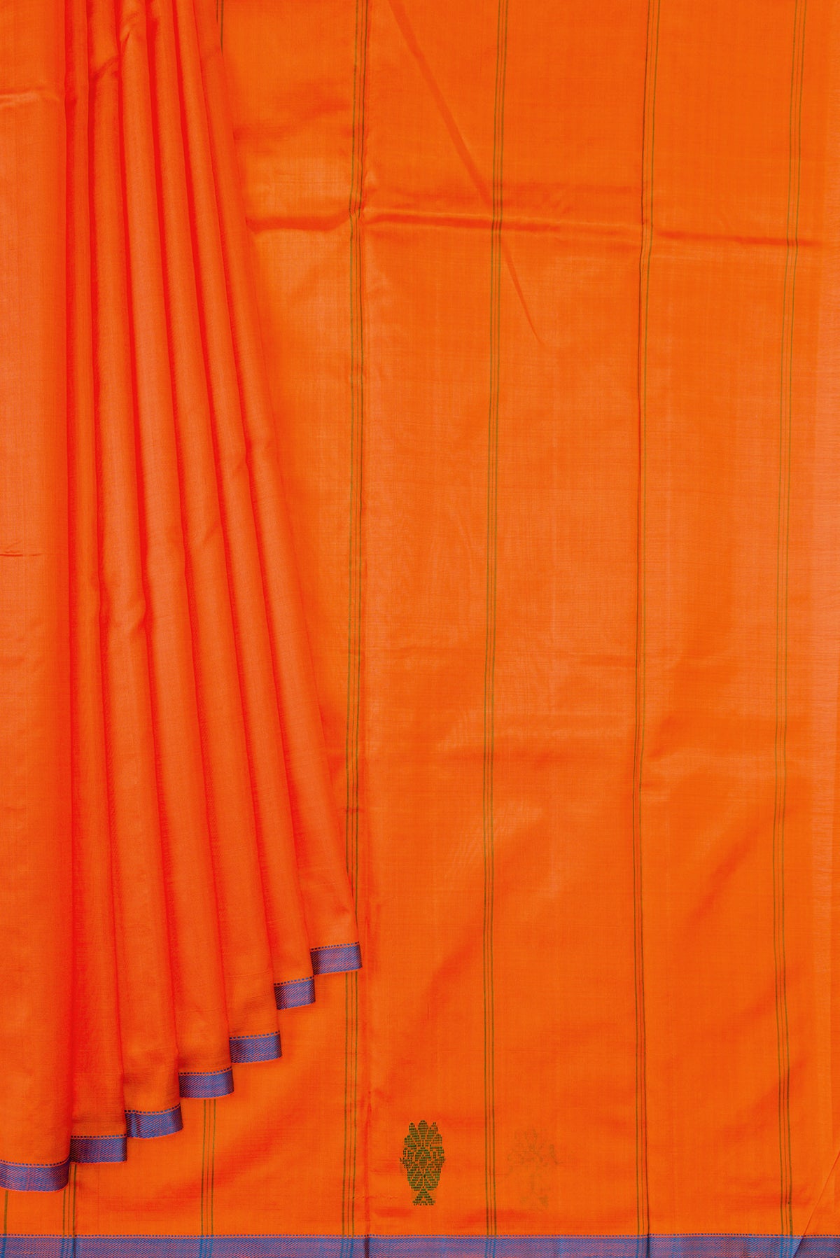 Pleats and pallu of Orange Dual Tone Kanchipuram Silk Saree with Plain Body and Thread Border. 