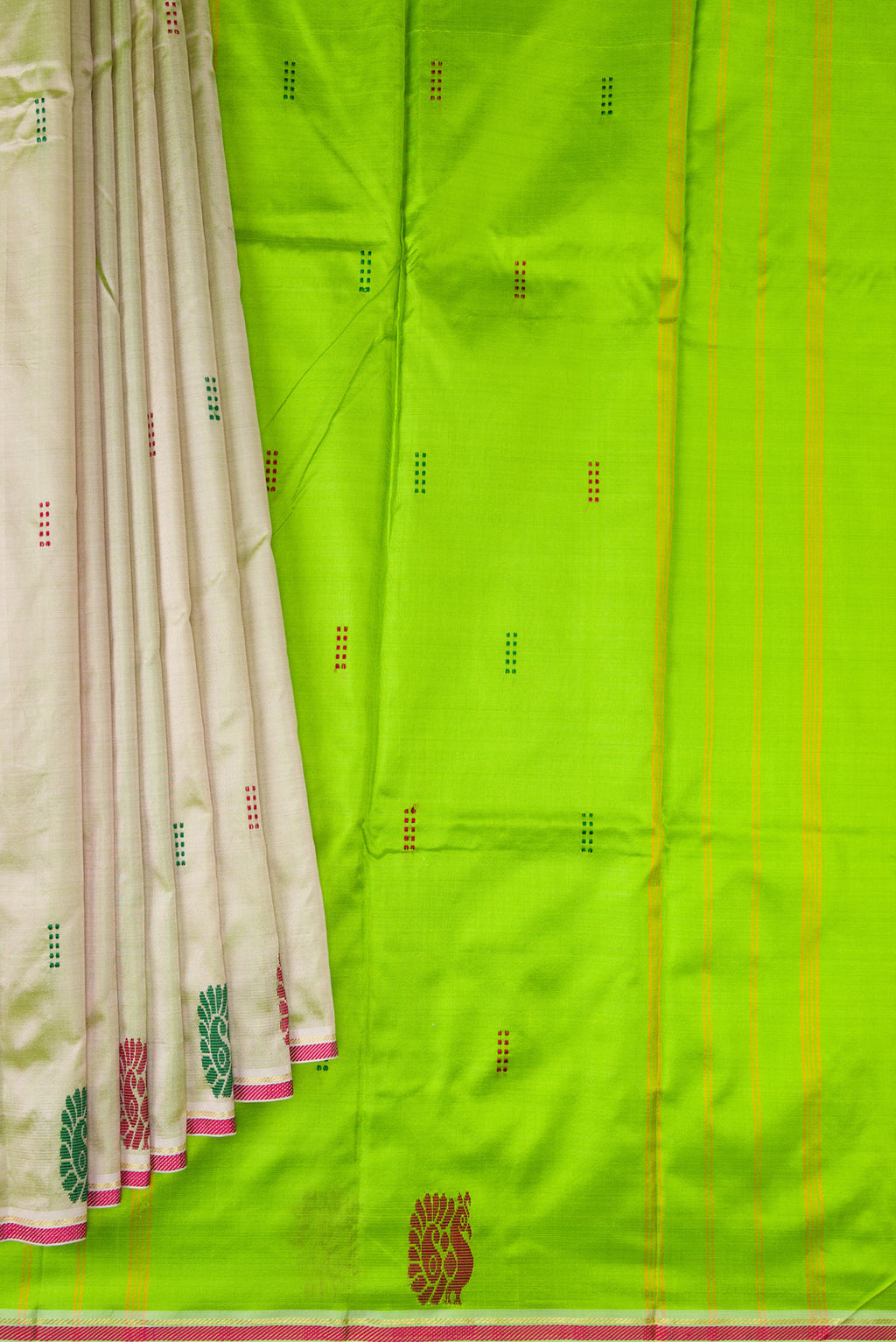 Pleats and pallu of Light Green Kanchipuram Silk Saree with Thread Butta on the body and Thread Border. 