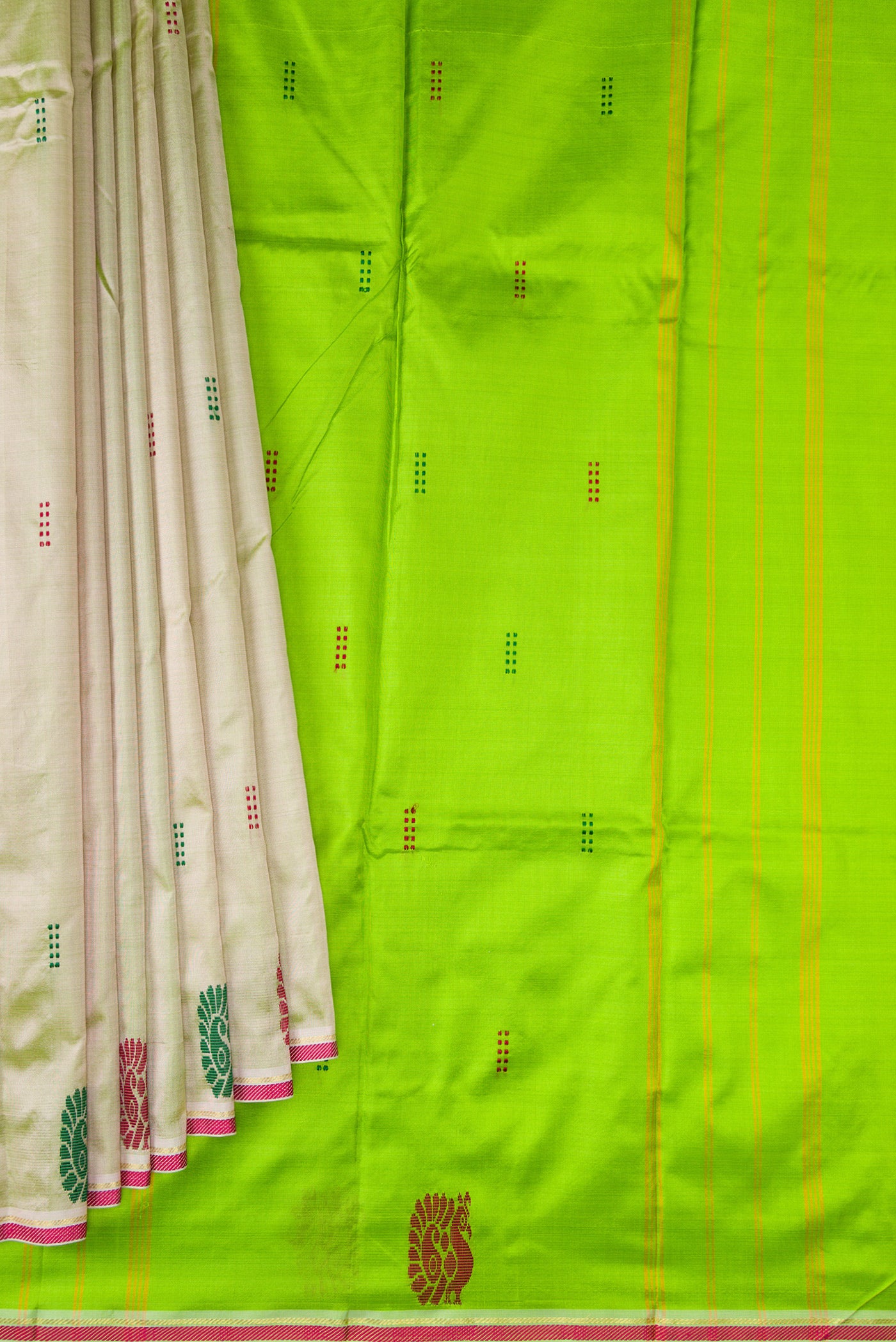 Pleats and pallu of Light Green Kanchipuram Silk Saree with Thread Butta on the body and Thread Border. 