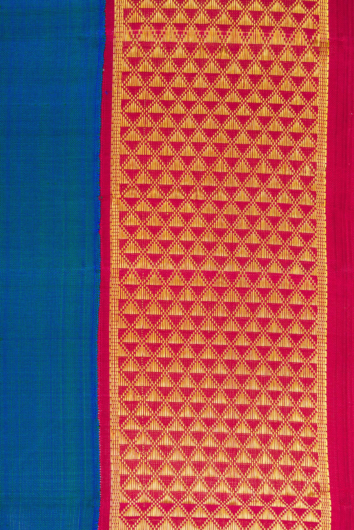 Border image of Pure Silk Pure Zari Peacock Blue Dual Tone Kanjivaram Nine Yards Saree with Plain Body and Zari Border. 