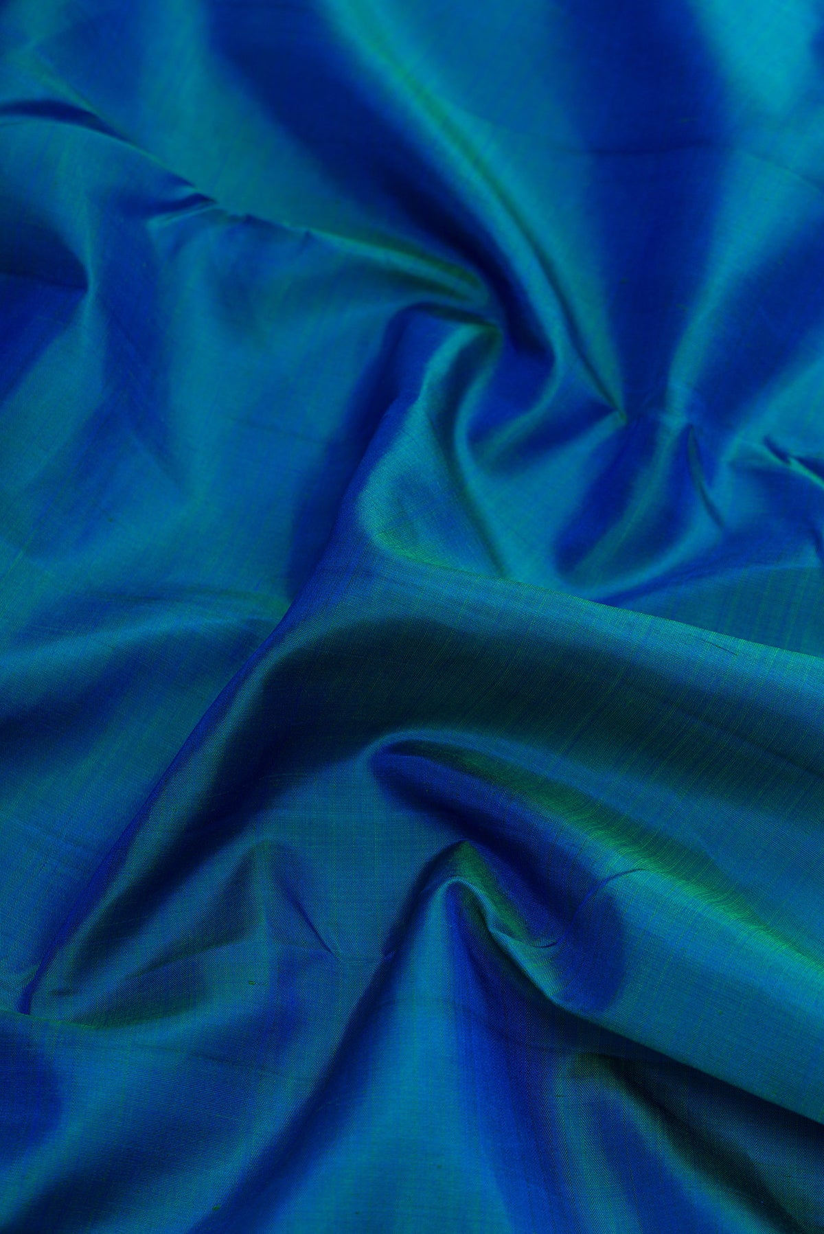 Close up of Pure Silk Pure Zari Peacock Blue Dual Tone Kanjivaram Nine Yards Saree with Plain Body and Zari Border.  displaying folds