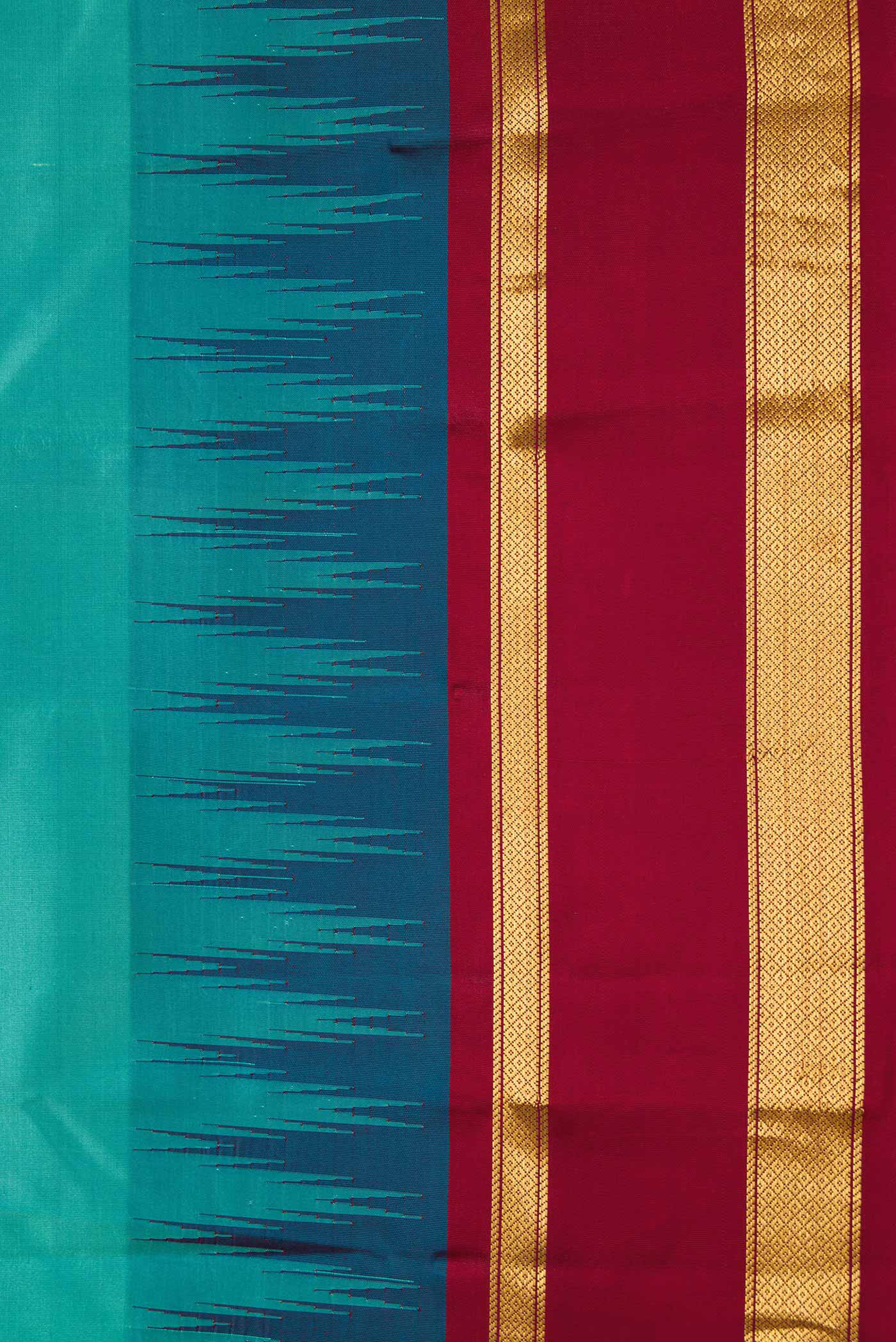 Border image of Green Dual Tone Kanchipuram Silk Saree with Zari Butta on the body and Ganga Jamuna Border