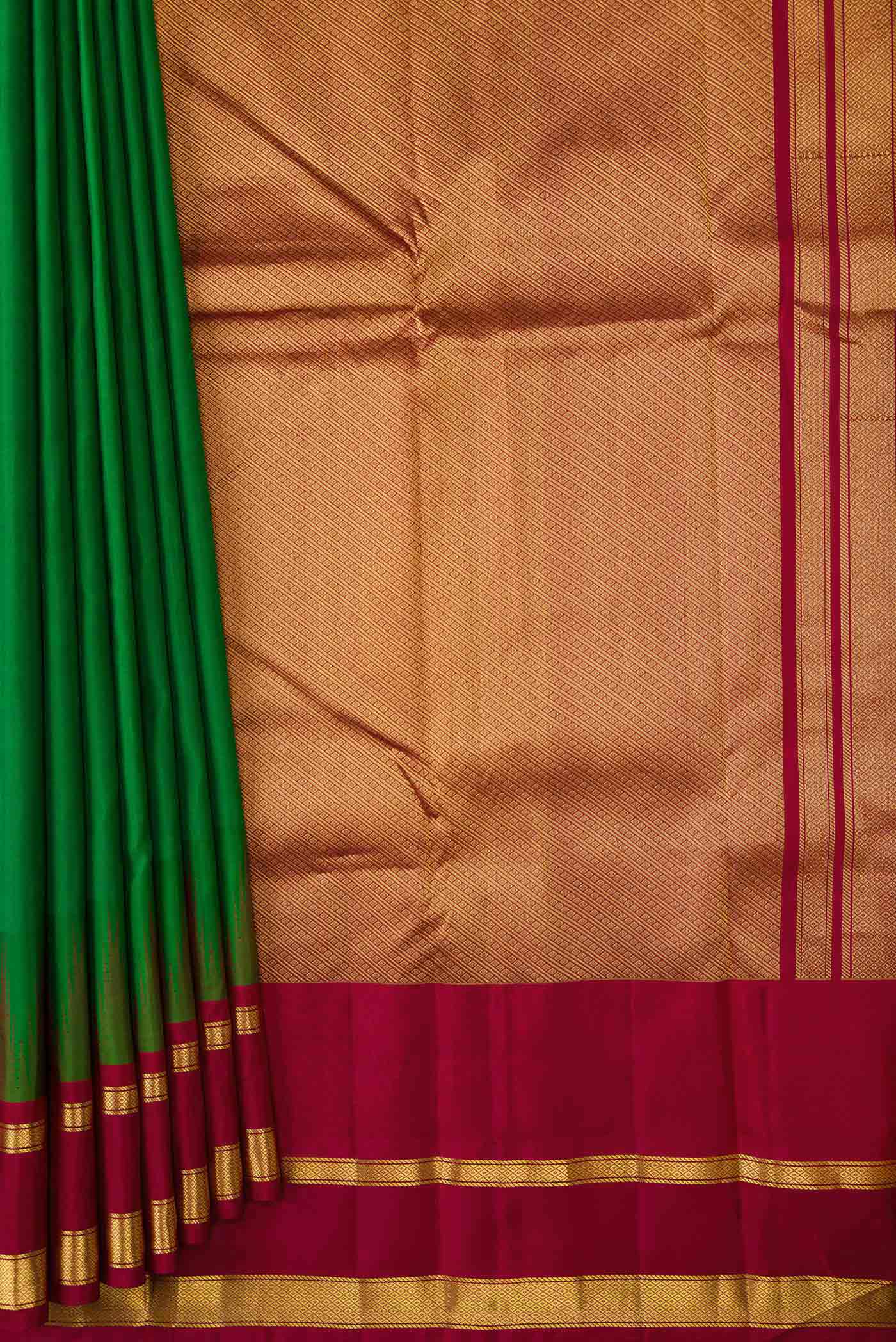 Pleats and pallu of Green Dual Tone Kanchipuram Silk Saree with Plain Body and Ganga Jamuna Border
