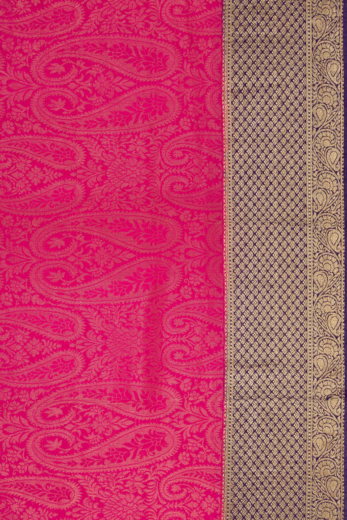 Border image of Pink Dual Tone Mysore Silk Saree with Zari Brocade on the body and Zari Border. 
