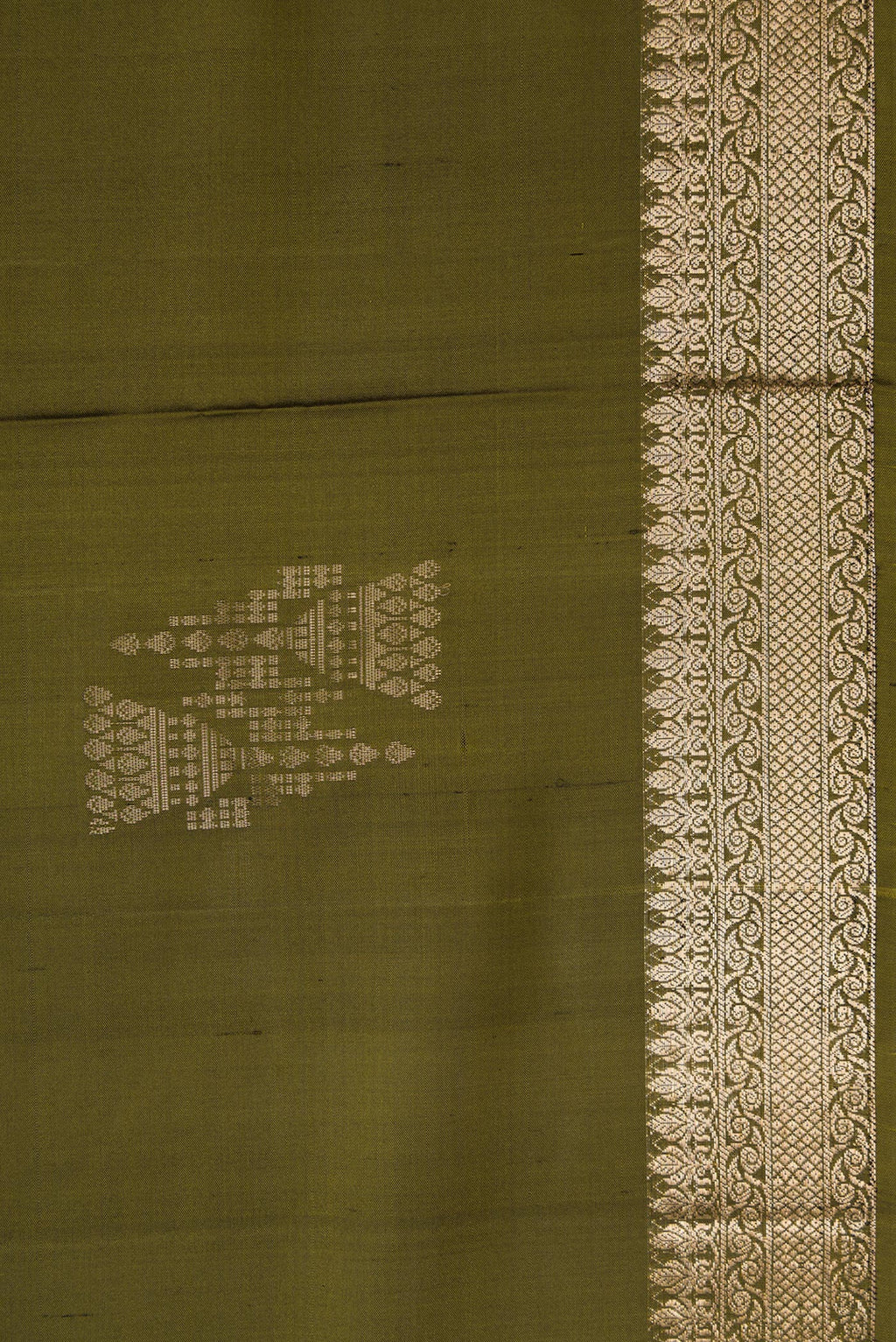 Border image of Mehandi Green Dual Tone Soft Silk Saree with Zari Butta on the body and Zari Border. 