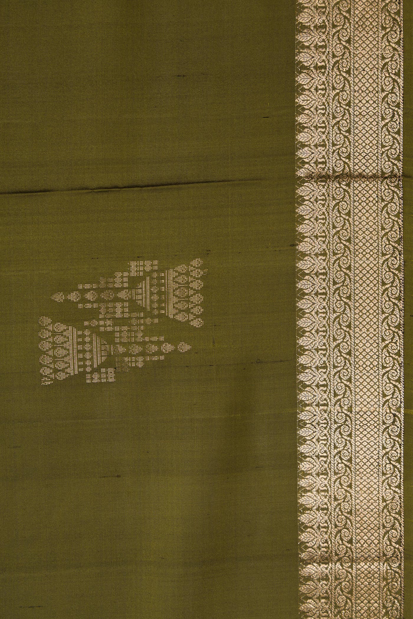 Border image of Mehandi Green Dual Tone Soft Silk Saree with Zari Butta on the body and Zari Border. 