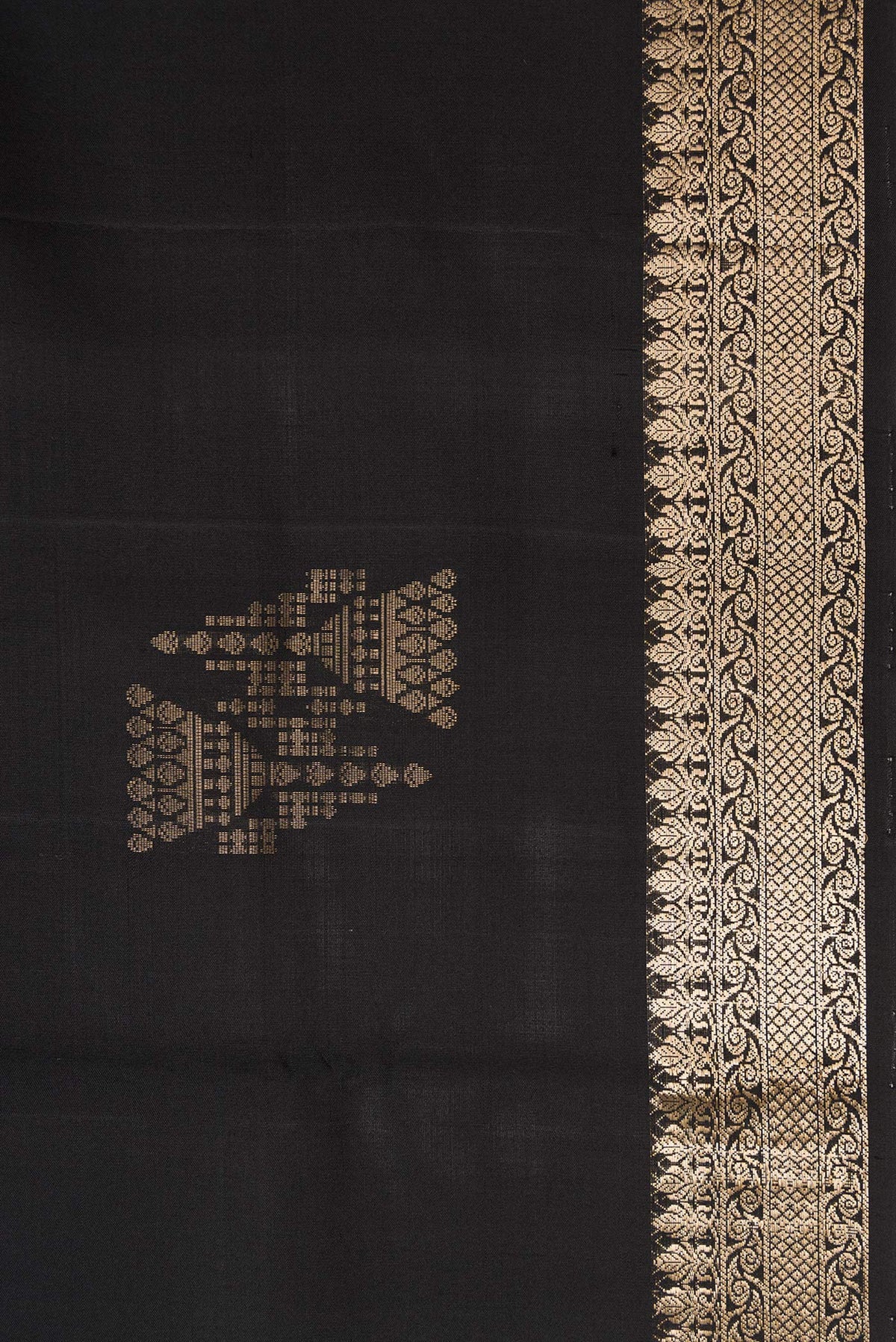 Border image of Black Dual Tone Soft Silk Saree with Zari Butta on the body and Zari Border. 