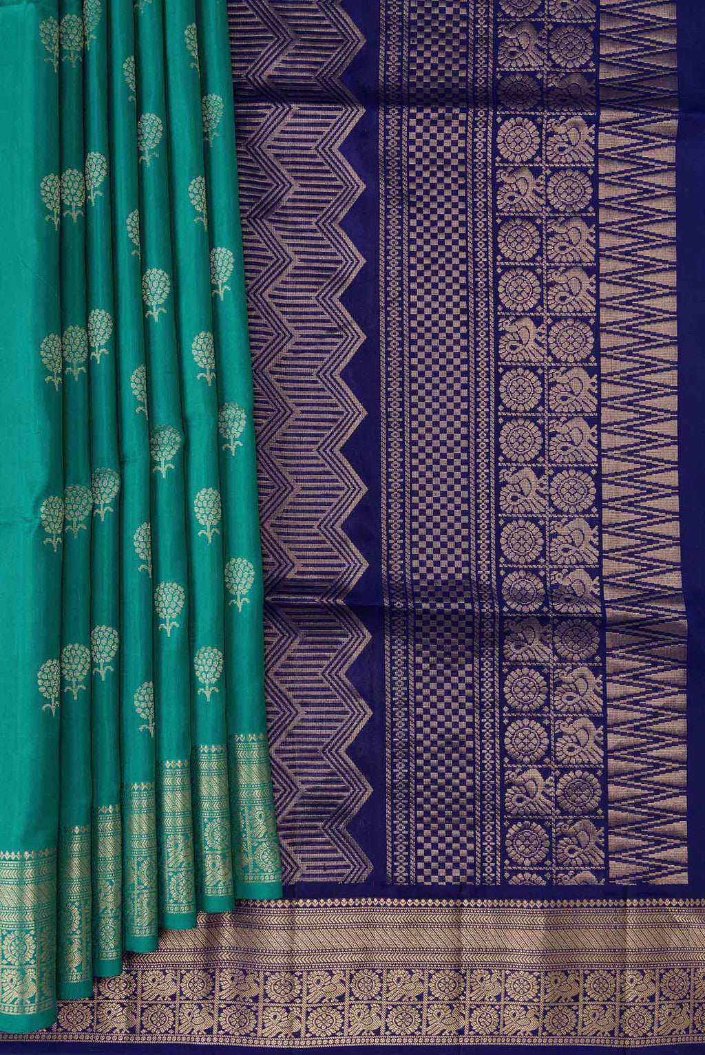 Pleats and pallu of Green Dual Tone Soft Silk Saree with Zari Butta on the body and Zari Border. 