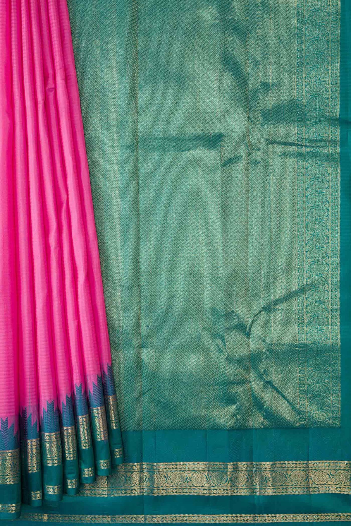 Pleats and pallu of Pink Dual Tone Kanchipuram Silk Saree with Stripes on the body and Zari Border