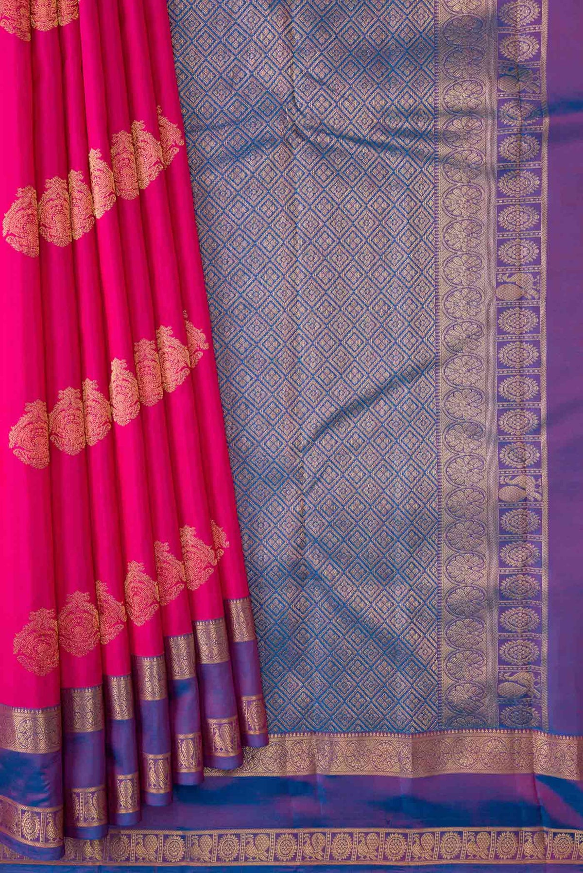 Pleats and pallu of Pink Dual Tone Kanchipuram Silk Saree with Zari Butta on the body and Zari Border