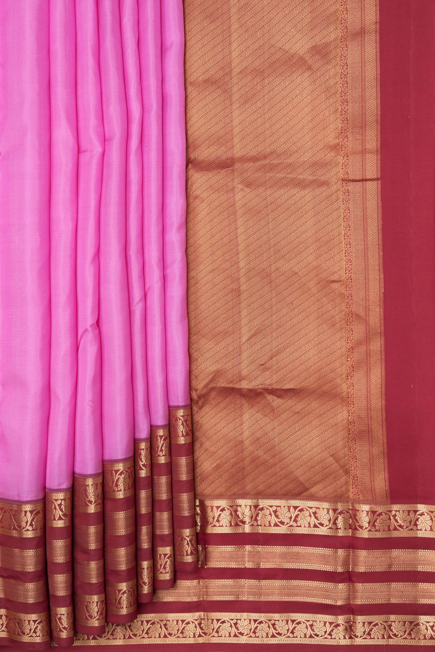 Pleats and pallu of Pink Dual Tone Kanchipuram Silk Saree with Zari Butta on the body and Zari Border. 