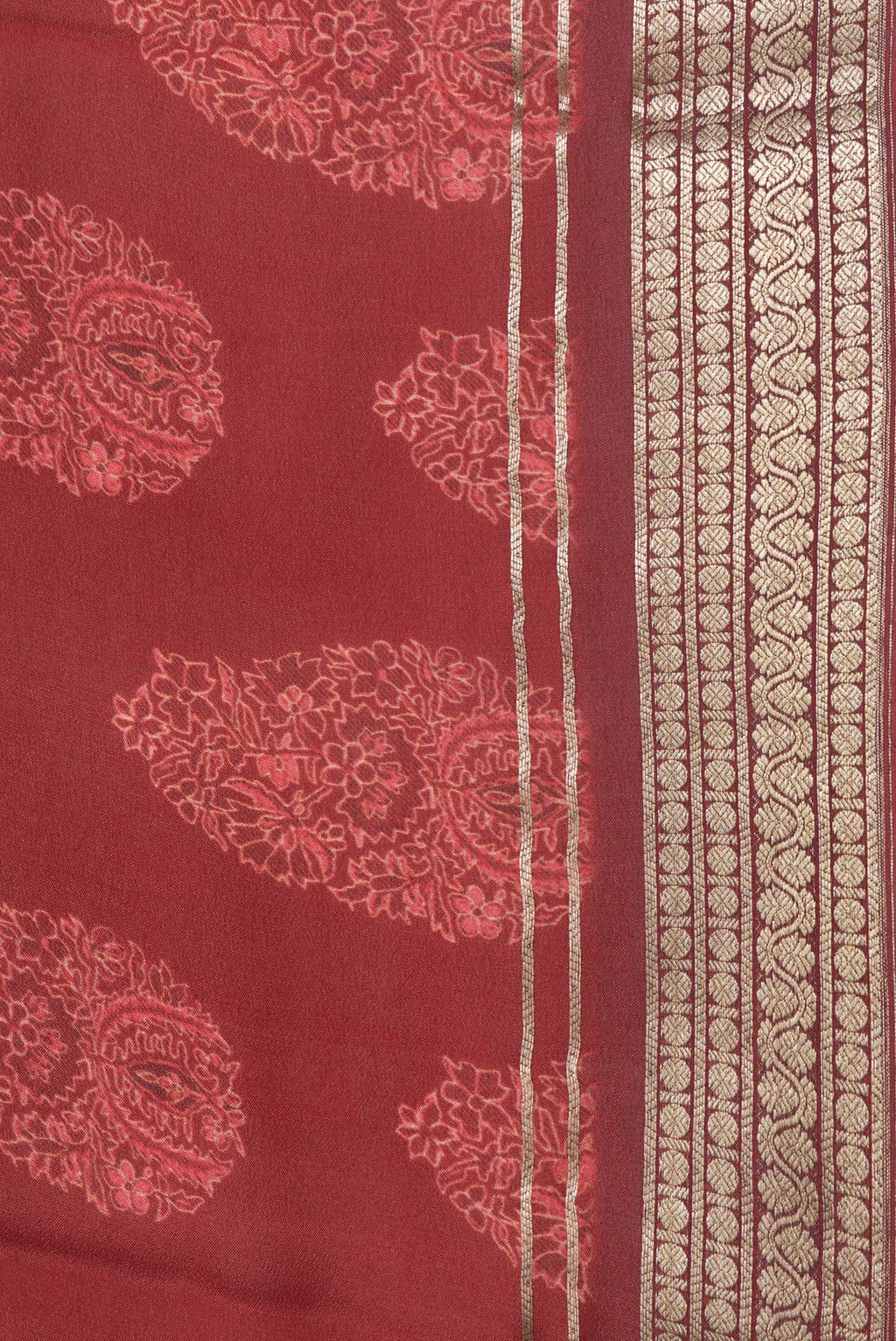 Border image of Maroon Dual Tone Crepe Saree with Printed design on the body and Zari Border. 