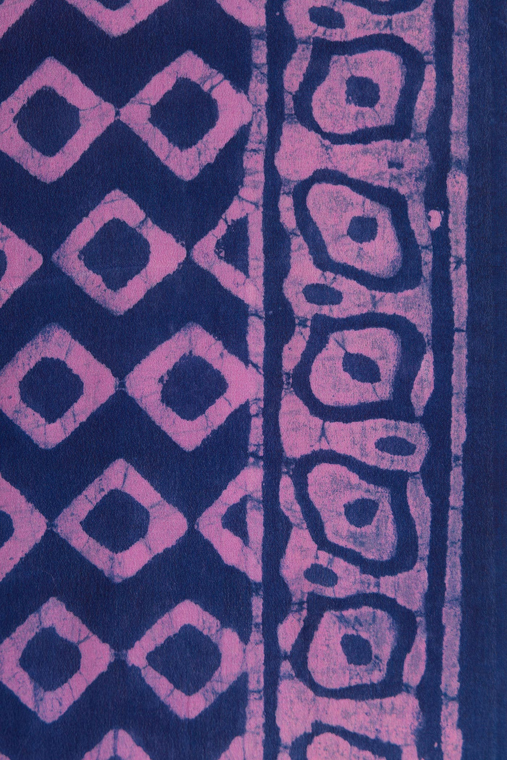 Border image of Royal Blue Dual Tone Mysore Crepe Saree with Printed design on the body and Printed Border. 