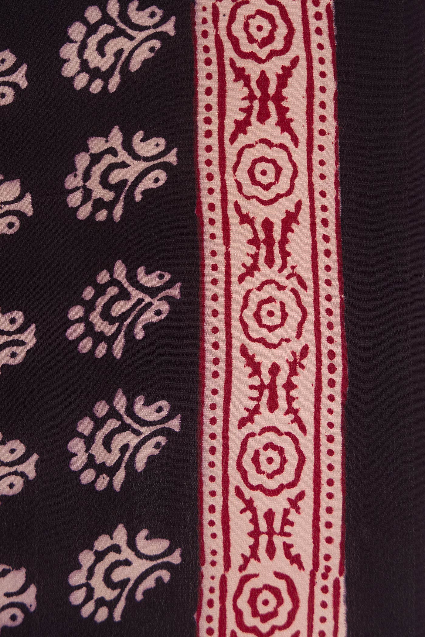Border image of Coffee Brown Dual Tone Mysore Crepe Saree with Printed design on the body and Printed Border. 