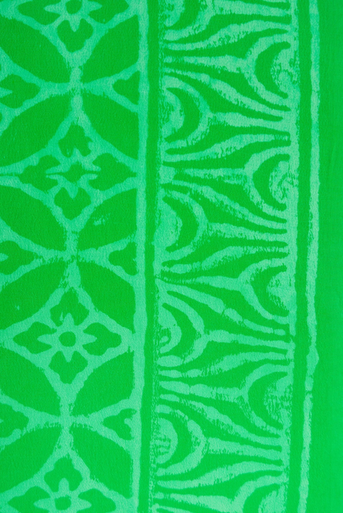 Border image of Parrot Green Dual Tone Mysore Crepe Saree with Printed design on the body and Printed Border. 