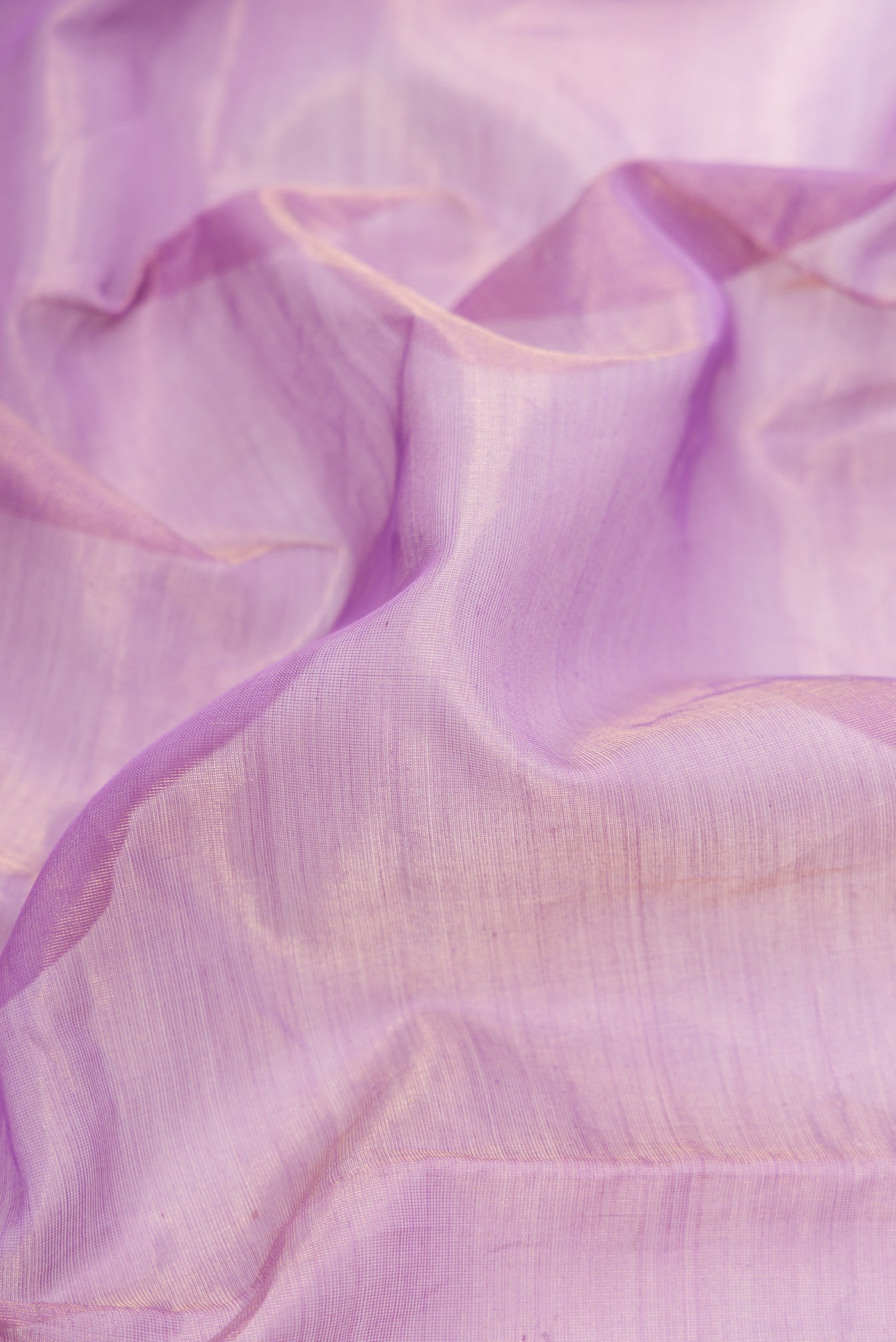 Close up of Lavender Dual Tone Maheshwari Tissue Silk Saree with Plain Body and Zari Border.  displaying folds