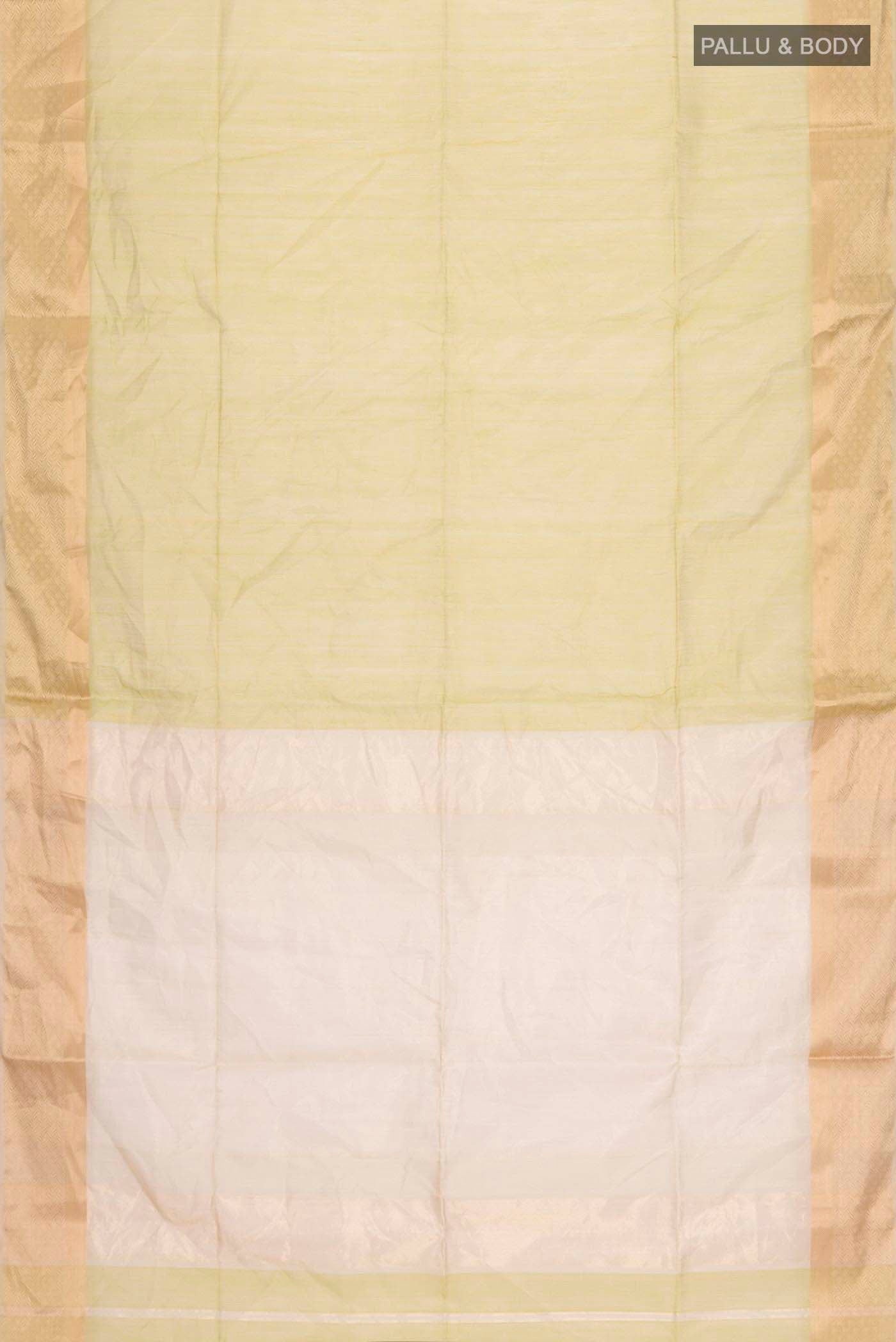 Flat view of Green Maheshwari Silk Saree with Plain Body and Zari Border