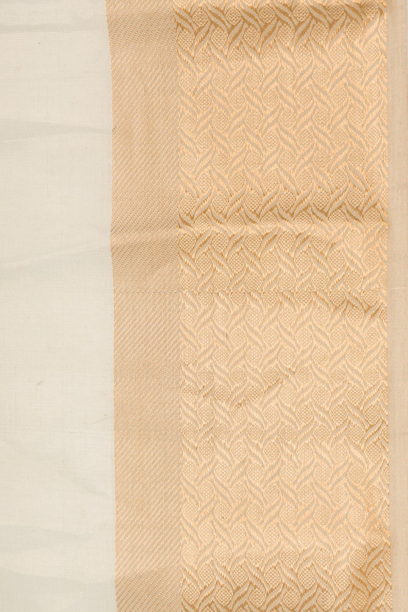 Border image of Pista Green Dual Tone Maheshwari Tissue Silk Saree with Plain Body and Zari Border. 