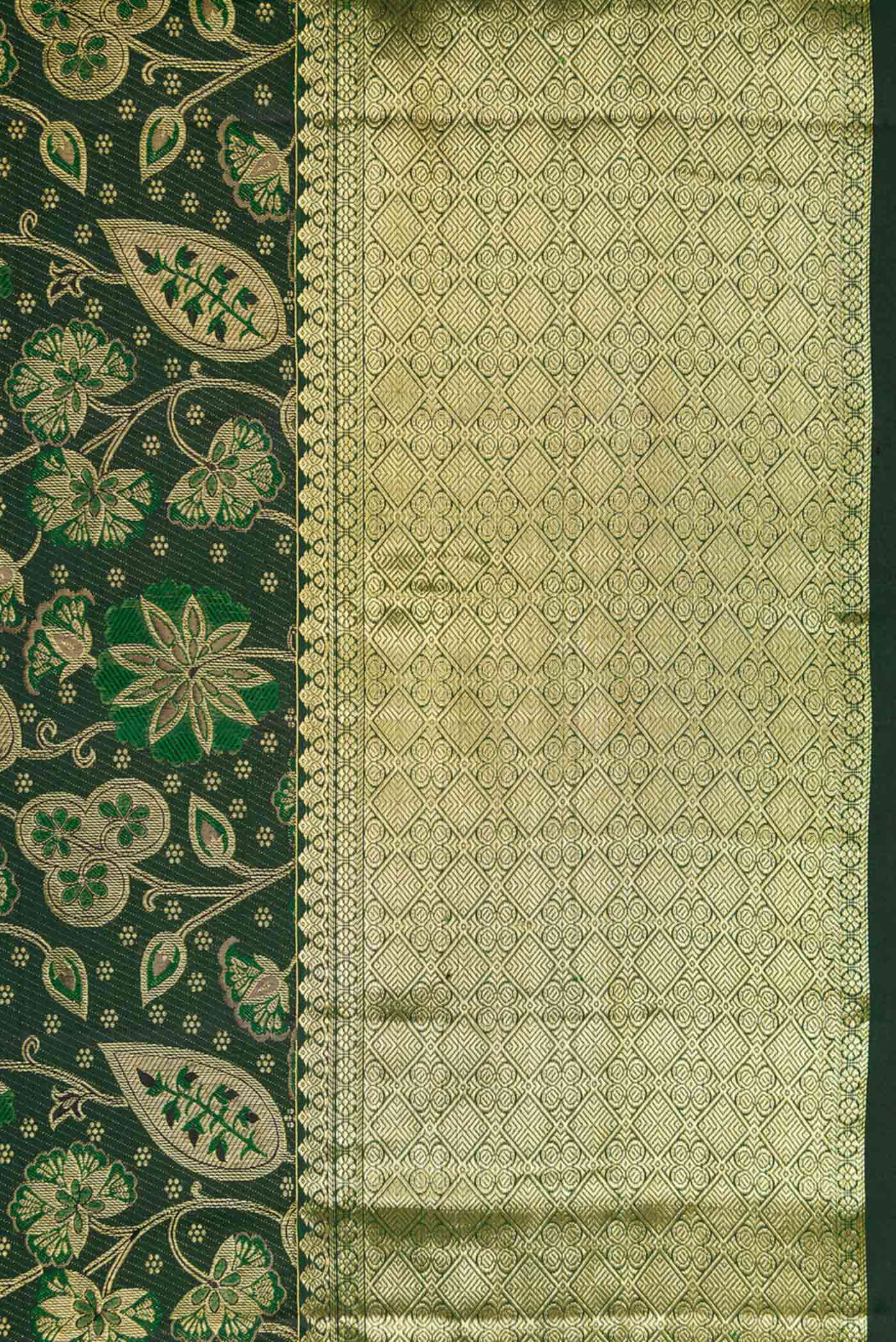Border image of Bottle Green Dual Tone Kanchipuram Silk Saree with Zari Brocade on the body and Zari Border. 