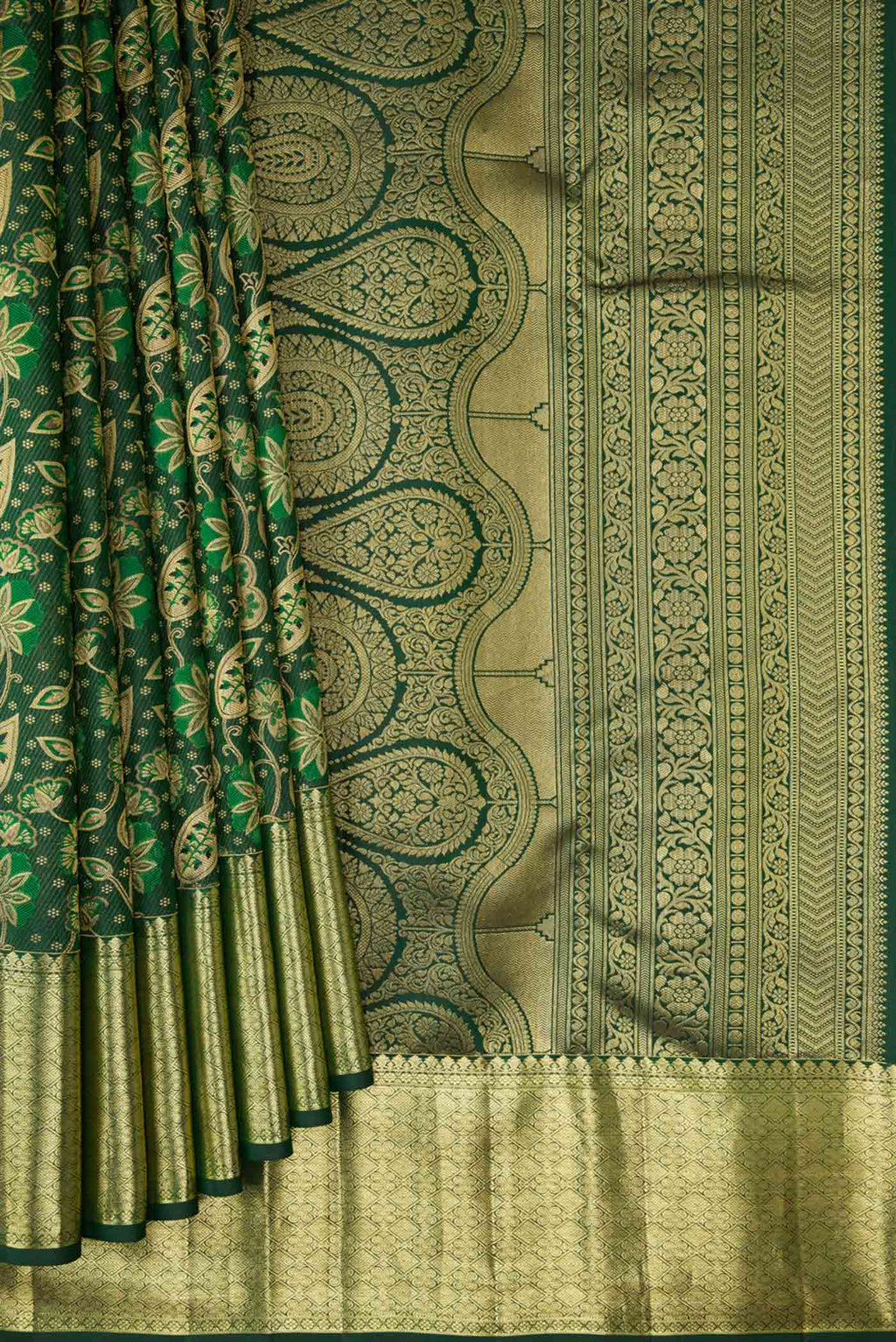 Pleats and pallu of Bottle Green Dual Tone Kanchipuram Silk Saree with Zari Brocade on the body and Zari Border. 