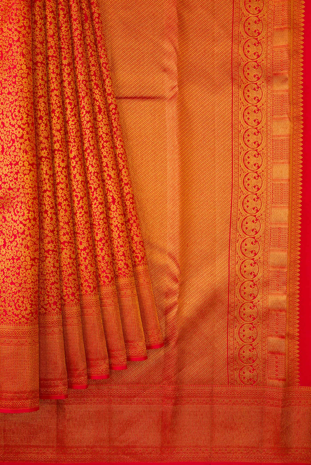 Pleats and pallu of Red Dual Tone Kanchipuram Silk Saree with Zari Brocade on the body and Fancy Border. 
