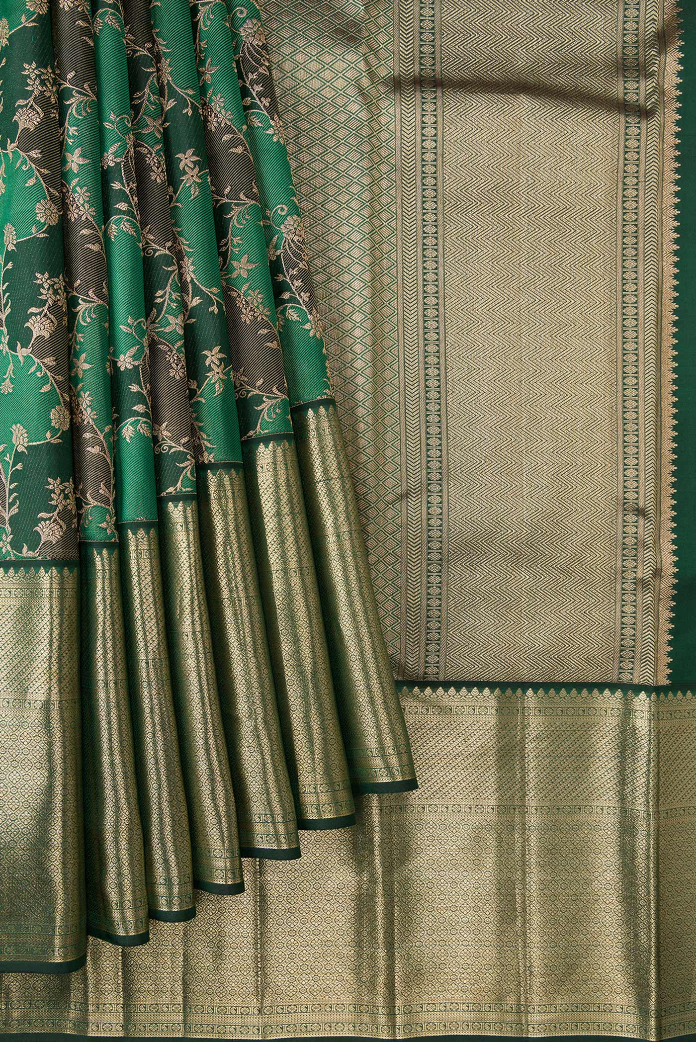 Pleats and pallu of Bottle Green Dual Tone Kanchipuram Silk Saree with Zari Brocade on the body and Zari Border. 