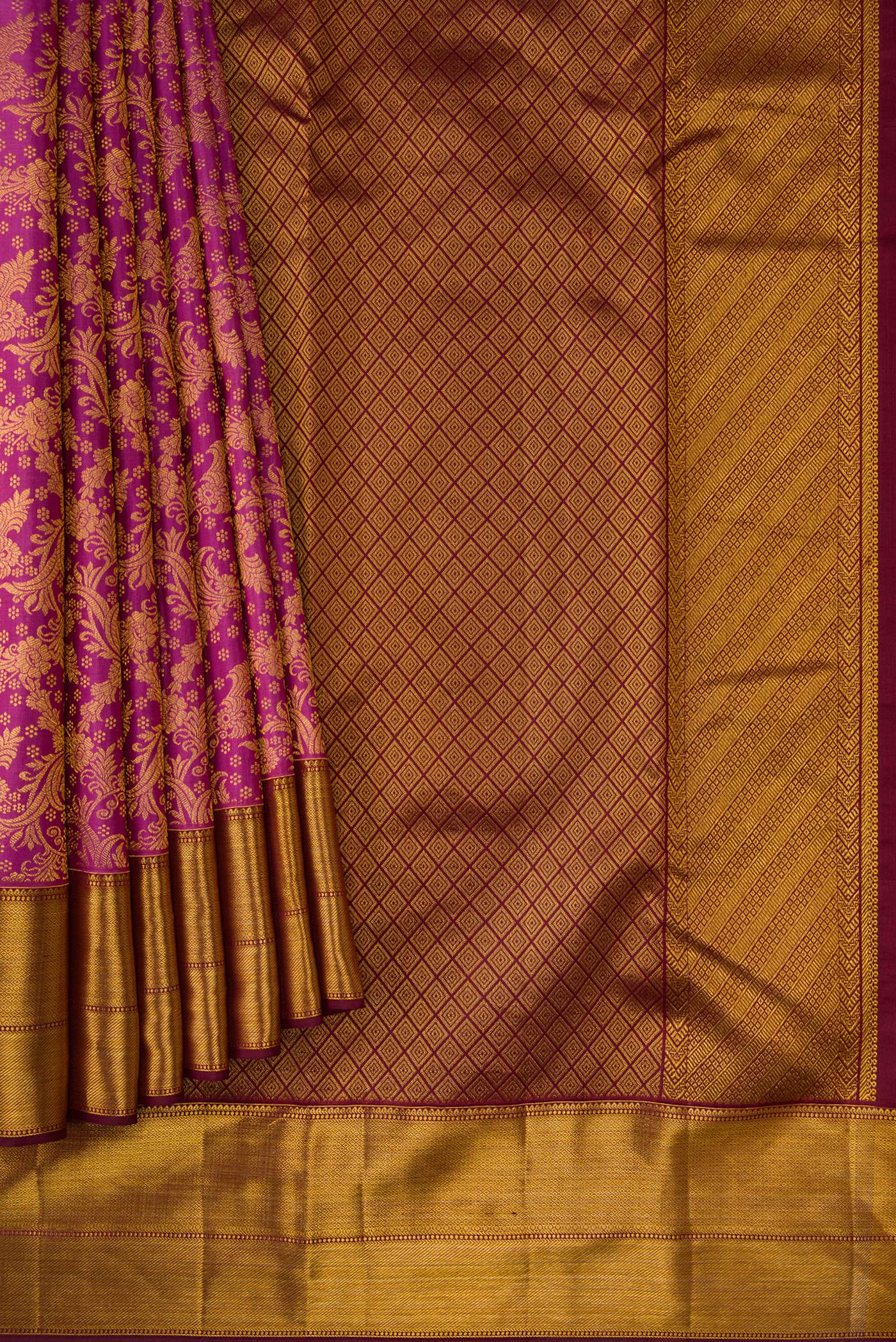 Pleats and pallu of Purple Dual Tone Kanchipuram Silk Saree with Zari Brocade on the body and Zari Border. 