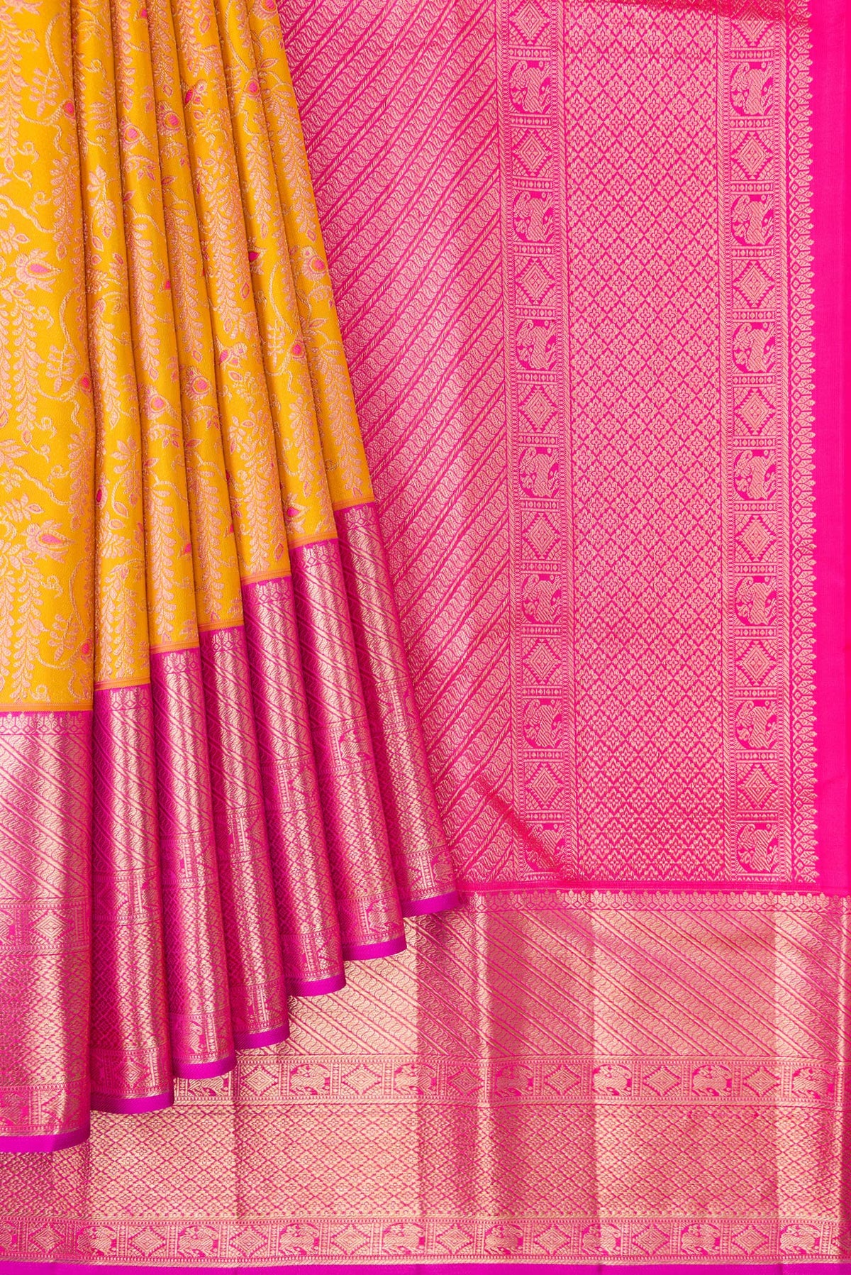 Pleats and pallu of Yellow Dual Tone Kanchipuram Silk Saree with Zari Brocade on the body and Zari Border. 