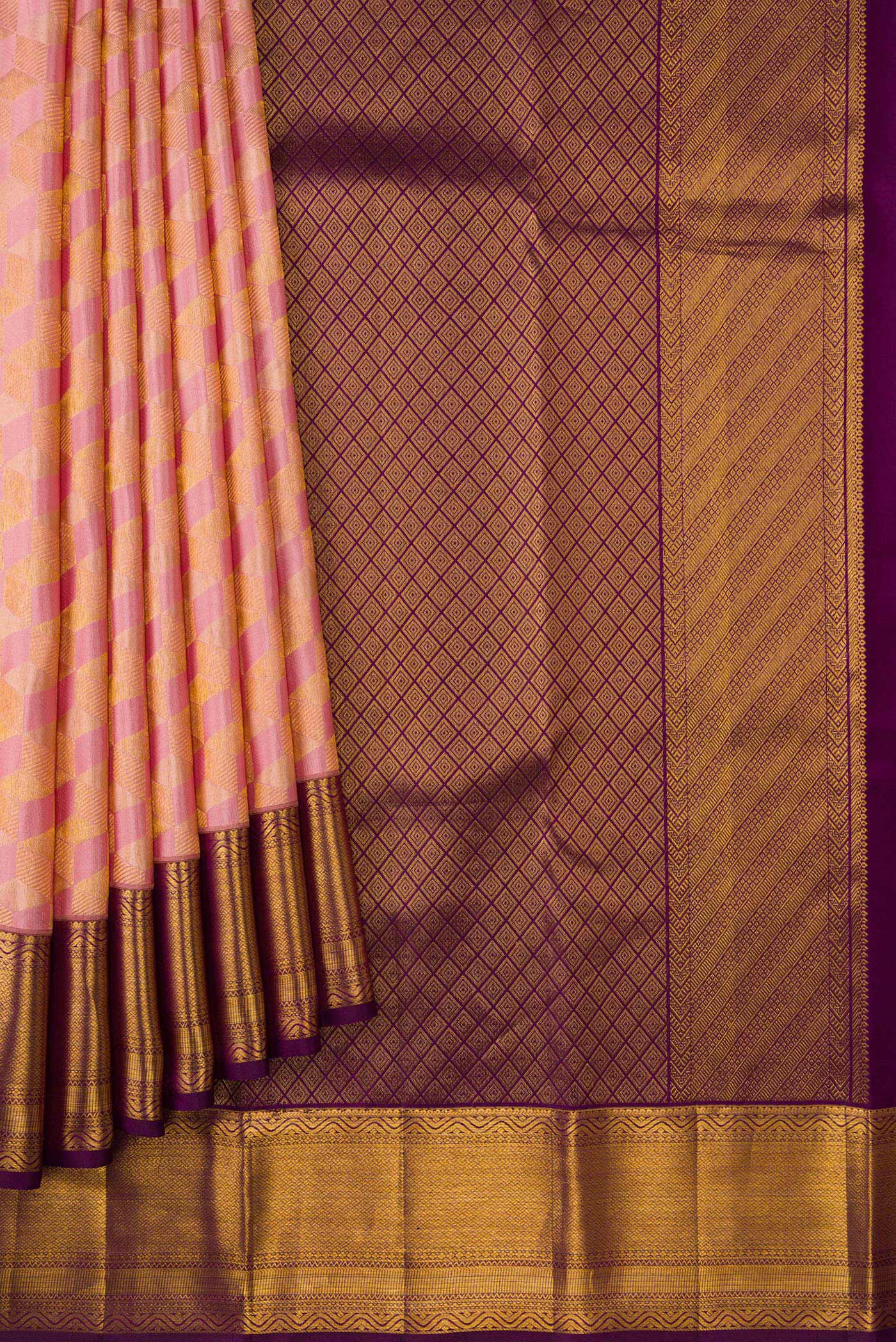 Pleats and pallu of Pink Dual Tone Kanchipuram Silk Saree with Zari Brocade on the body and Zari Border. 